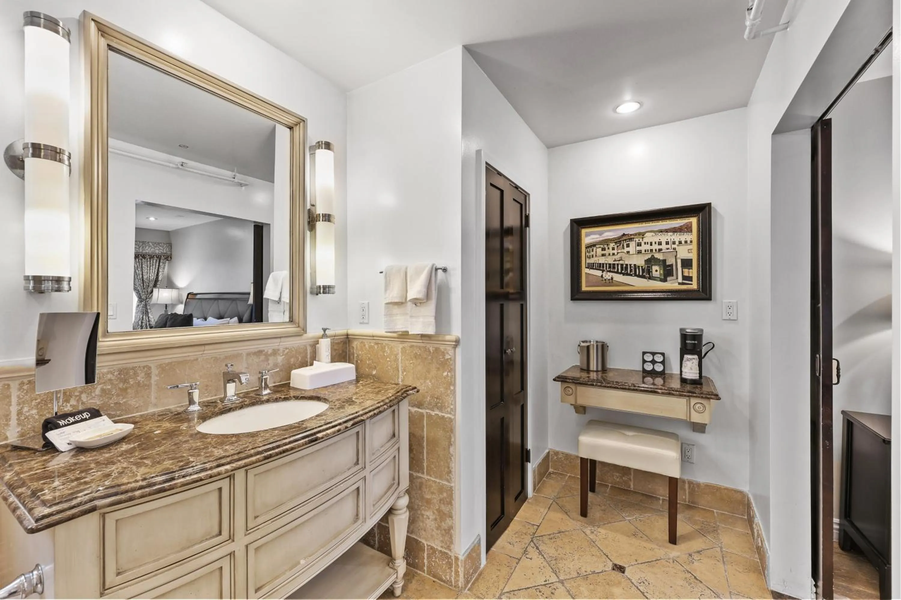 Bathroom in Catalina Courtyard Suites