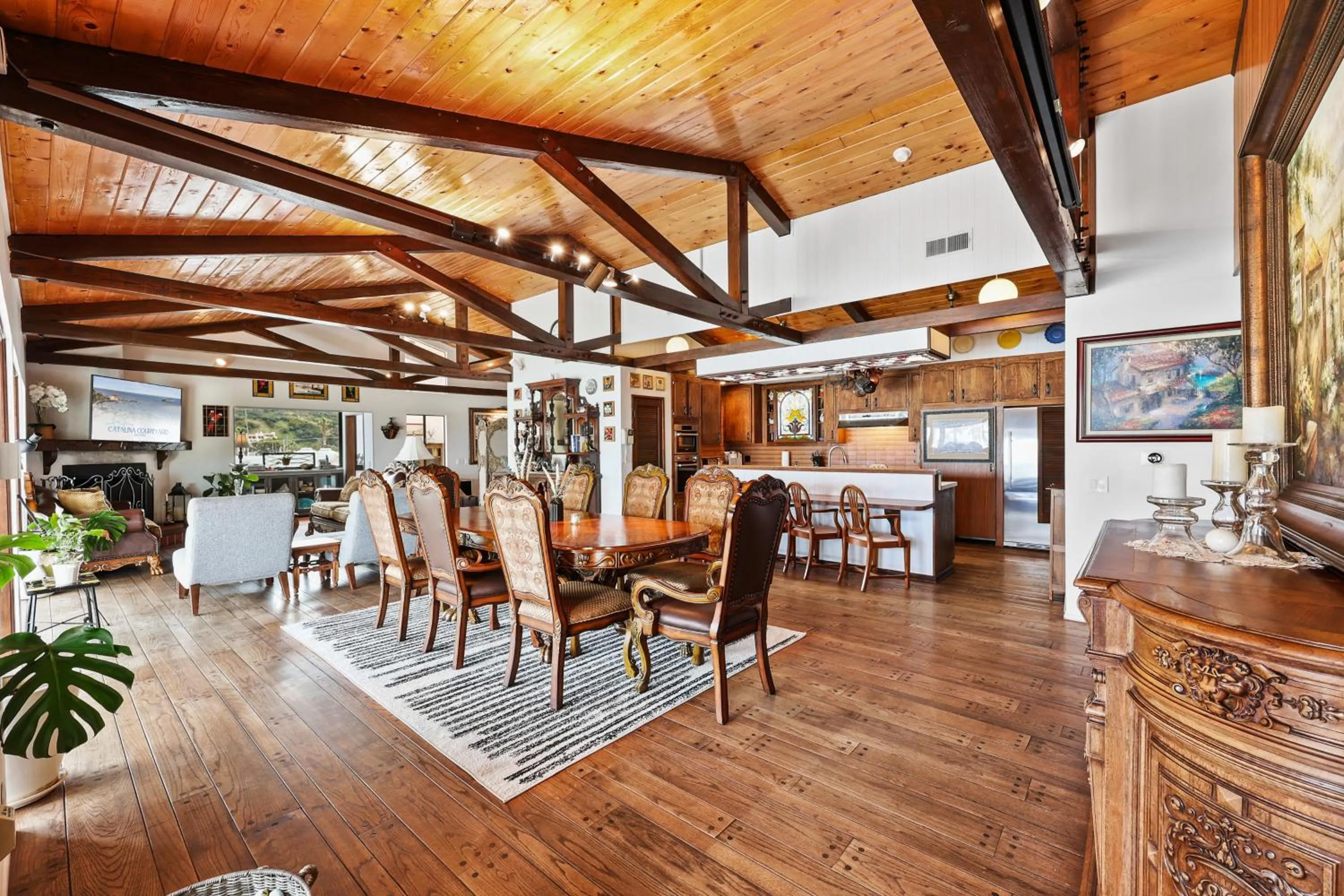 Kitchen or kitchenette in Catalina Courtyard Suites