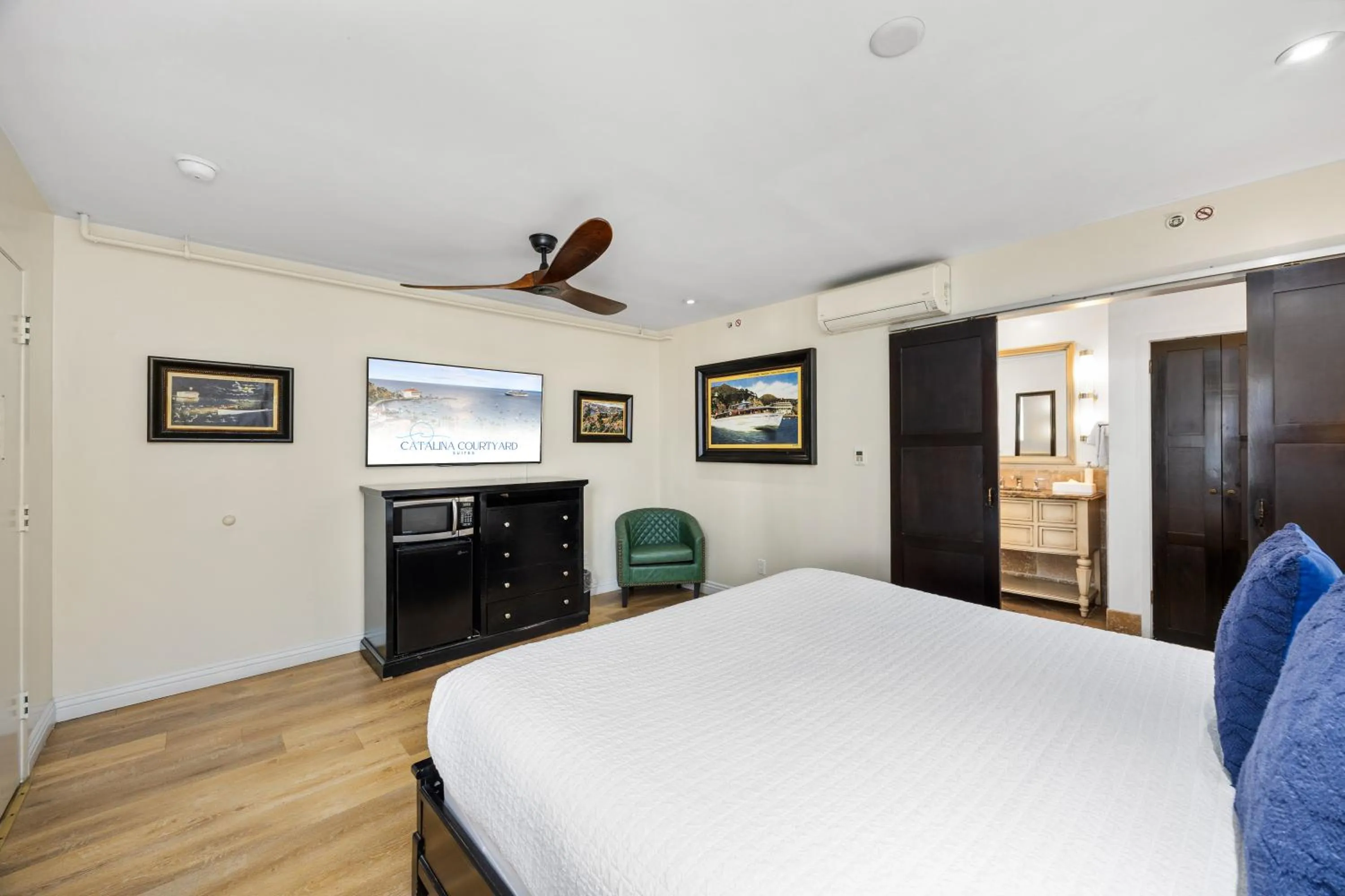 Bed in Catalina Courtyard Suites