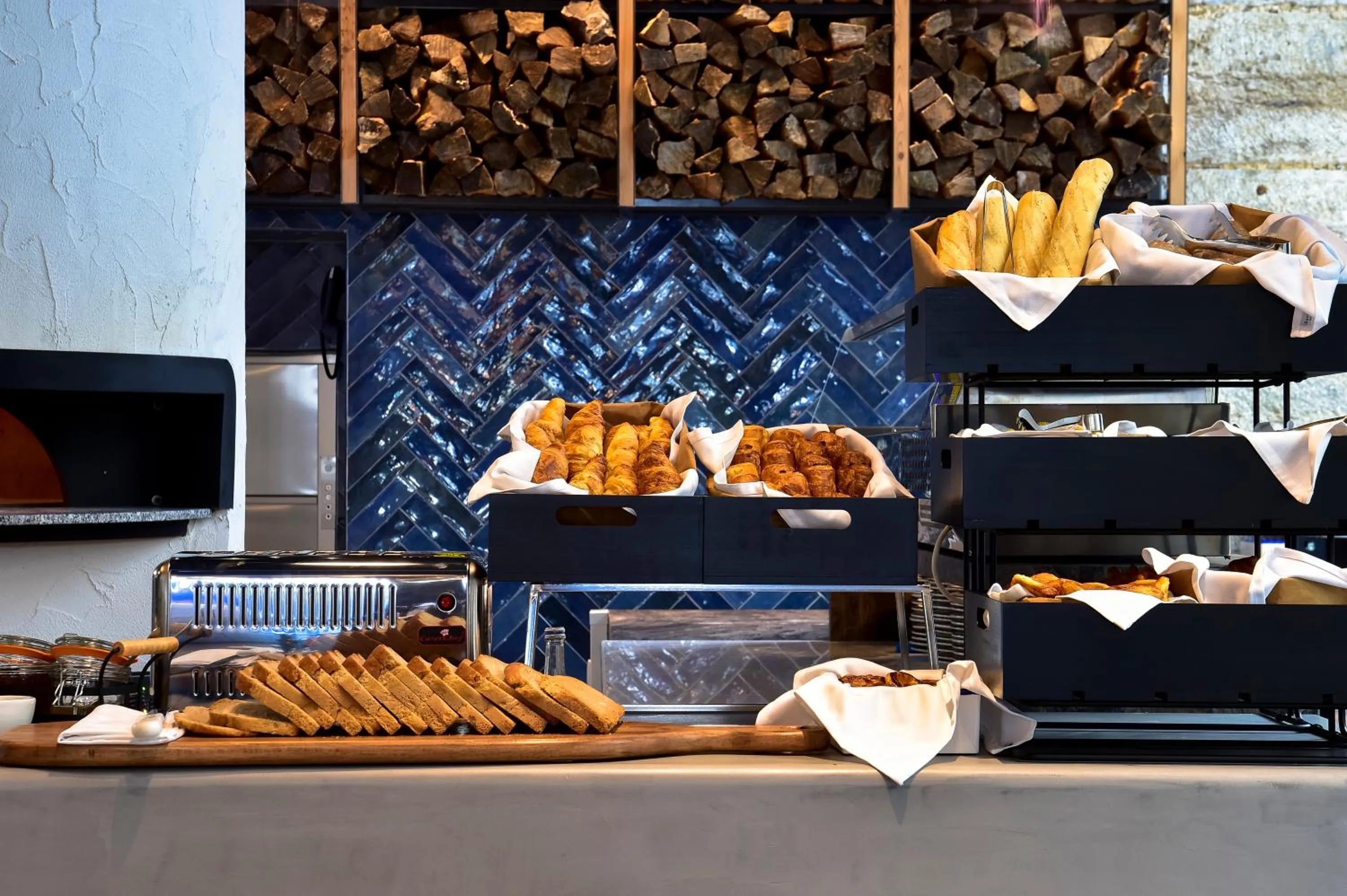 Food and drinks in My Story Hotel Figueira