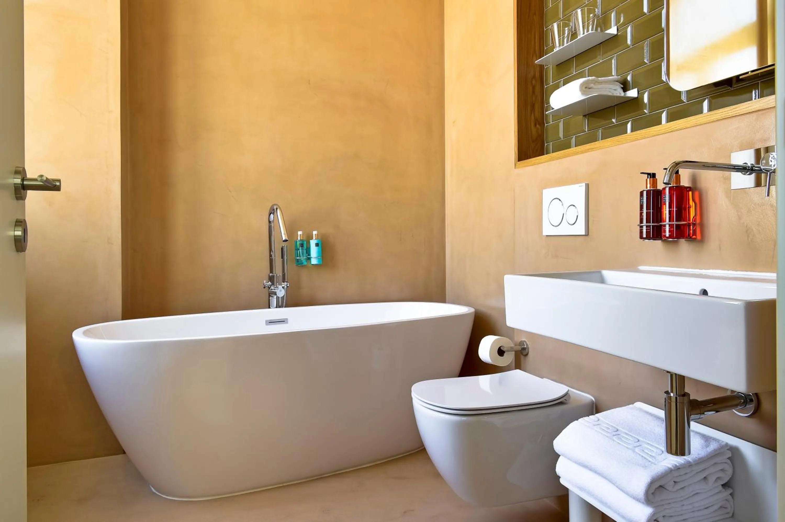 Bathroom in My Story Hotel Figueira