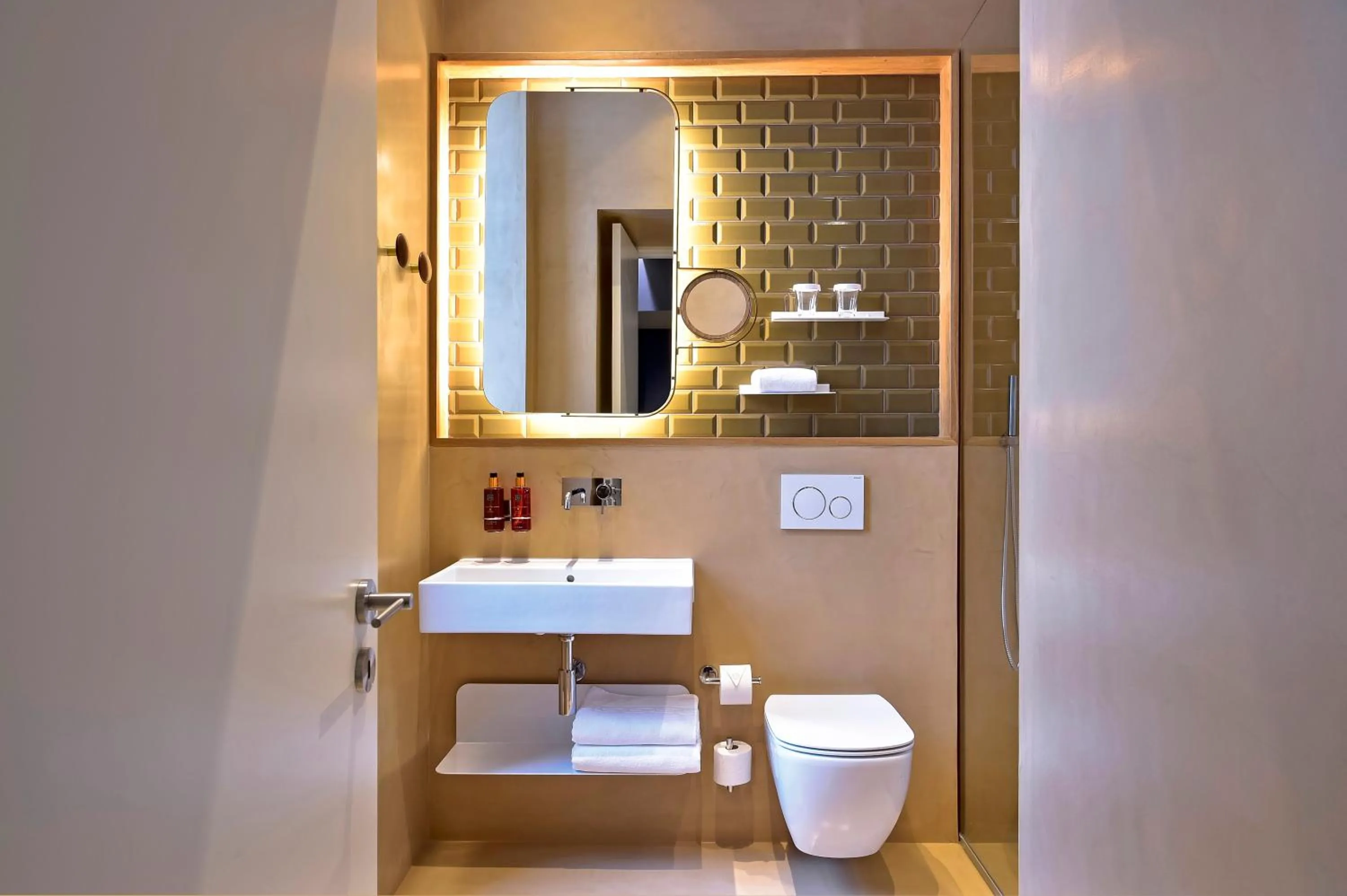 Bathroom in My Story Hotel Figueira