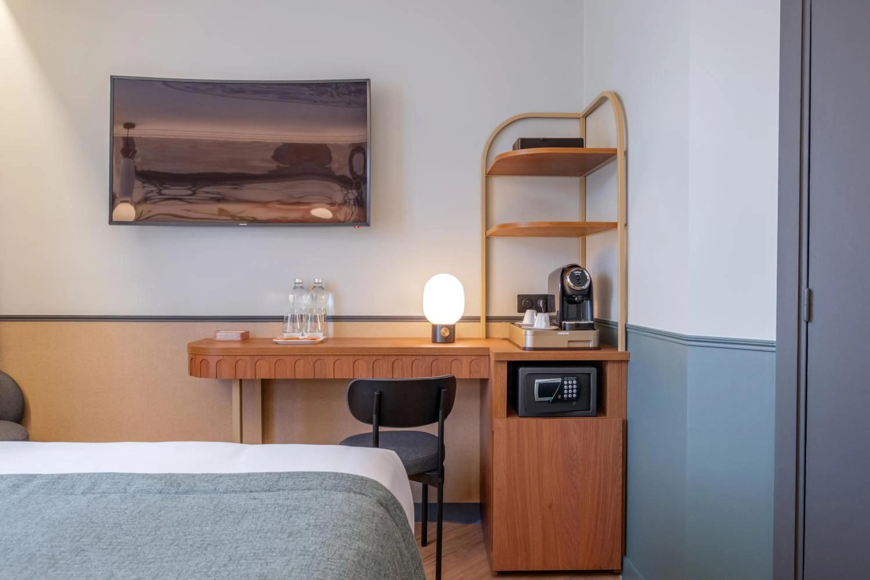 Bedroom, Bed in Grand Hotel Saint Michel