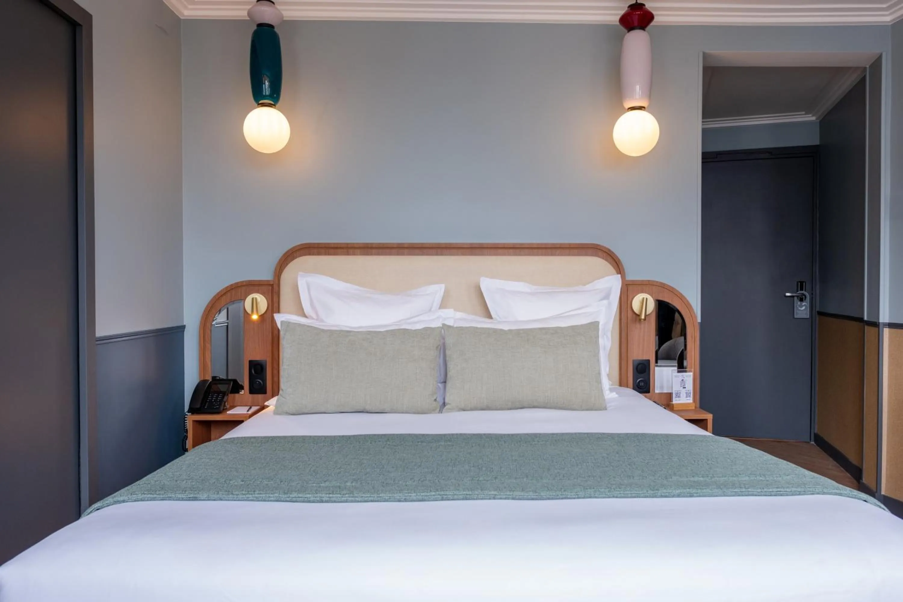 Bed in Grand Hotel Saint Michel