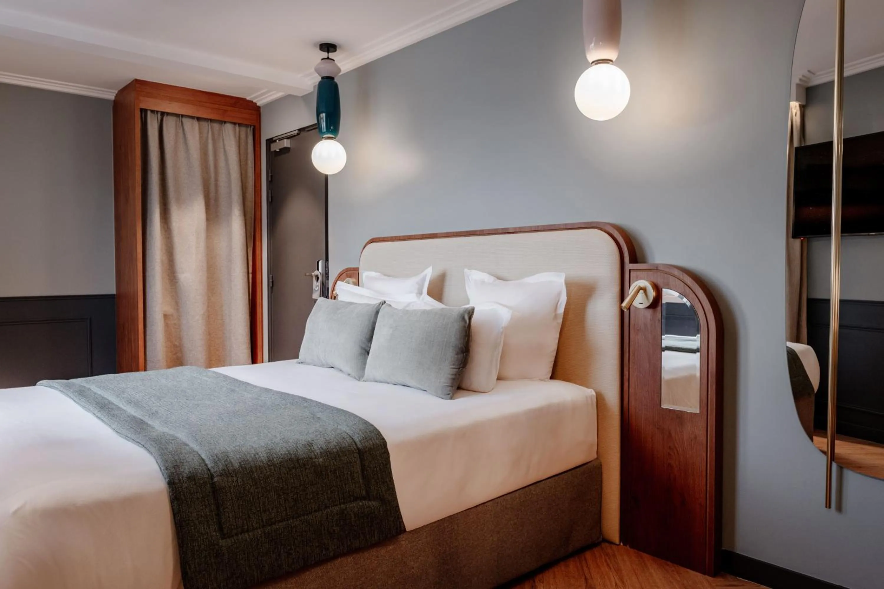 Bed in Grand Hotel Saint Michel