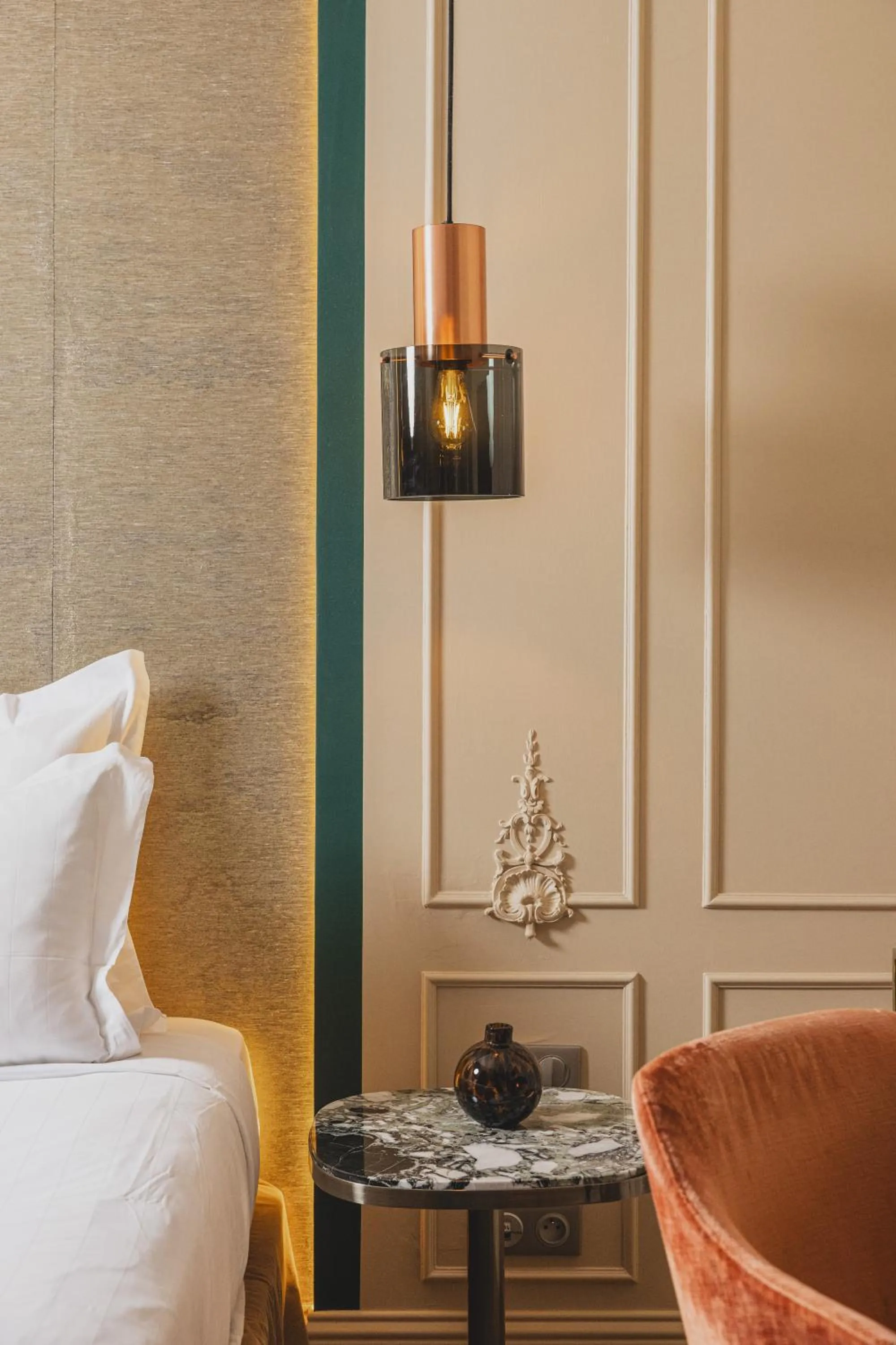 Decorative detail, Bed in Hôtel Singulier Bordeaux - Boutique Hôtel & Spa Anne Semonin