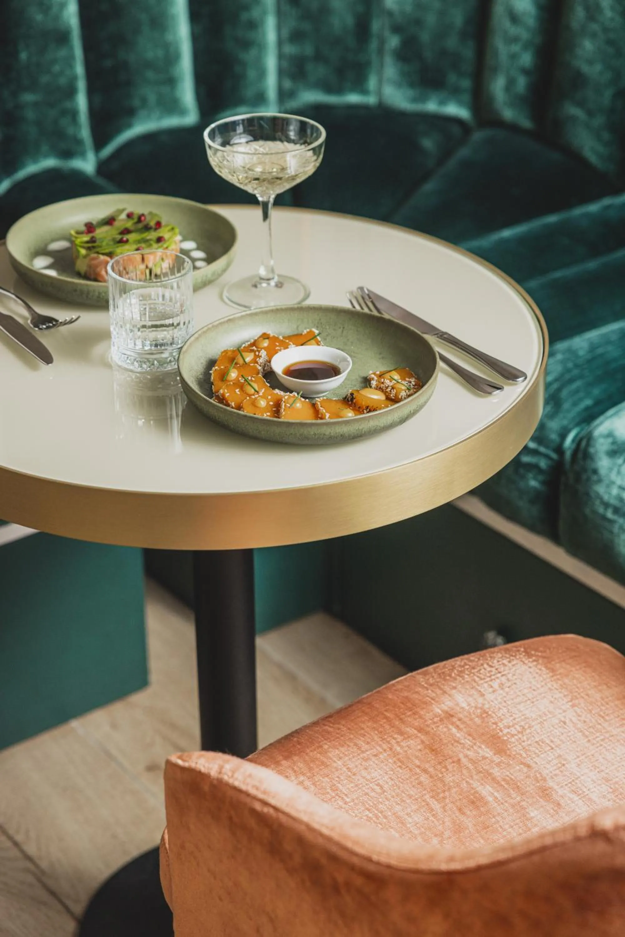 Lobby or reception in Hôtel Singulier Bordeaux - Boutique Hôtel & Spa Anne Semonin