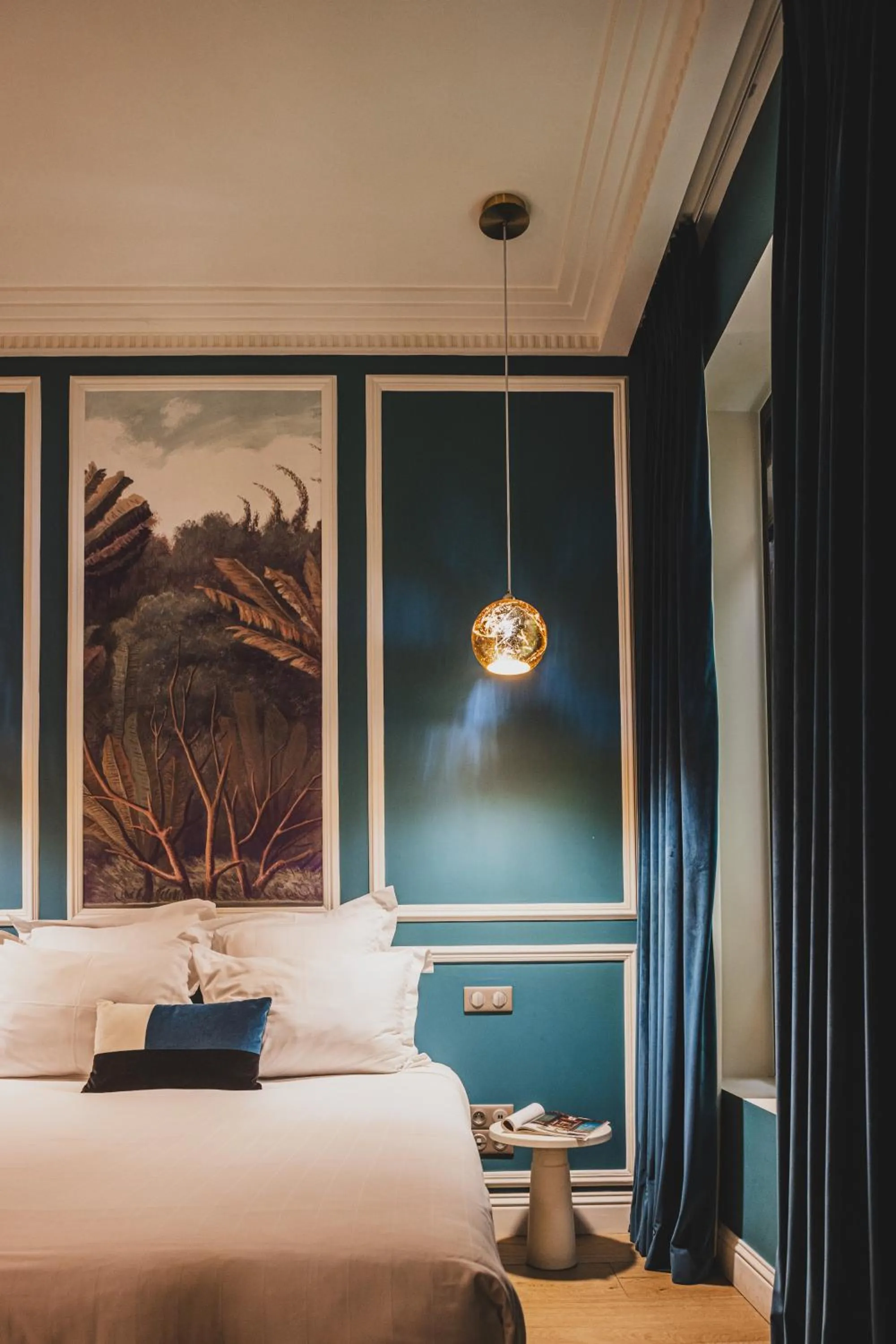 Bedroom, Bed in Hôtel Singulier Bordeaux - Boutique Hôtel & Spa Anne Semonin