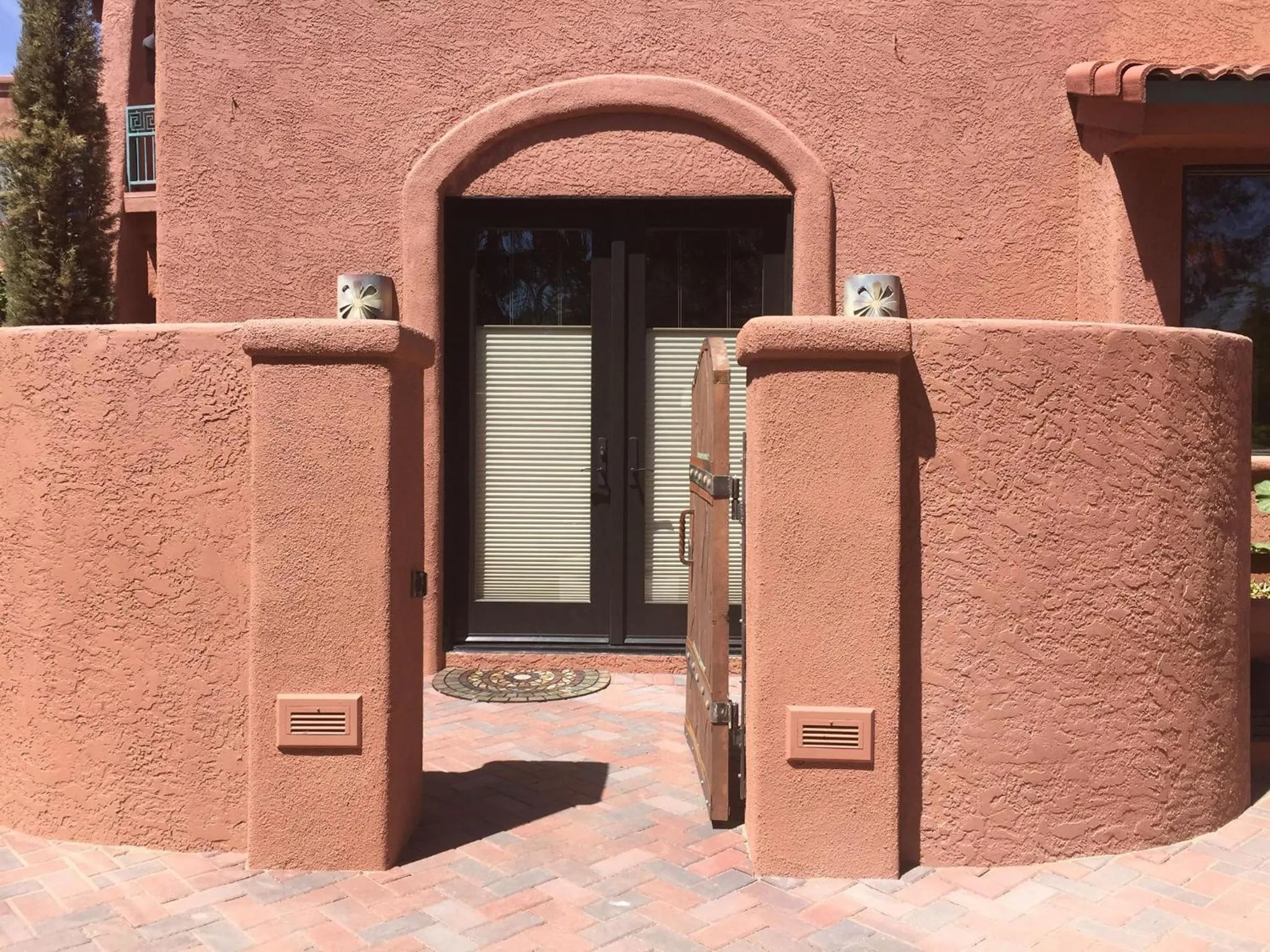 Facade/entrance in Casa Sedona Inn