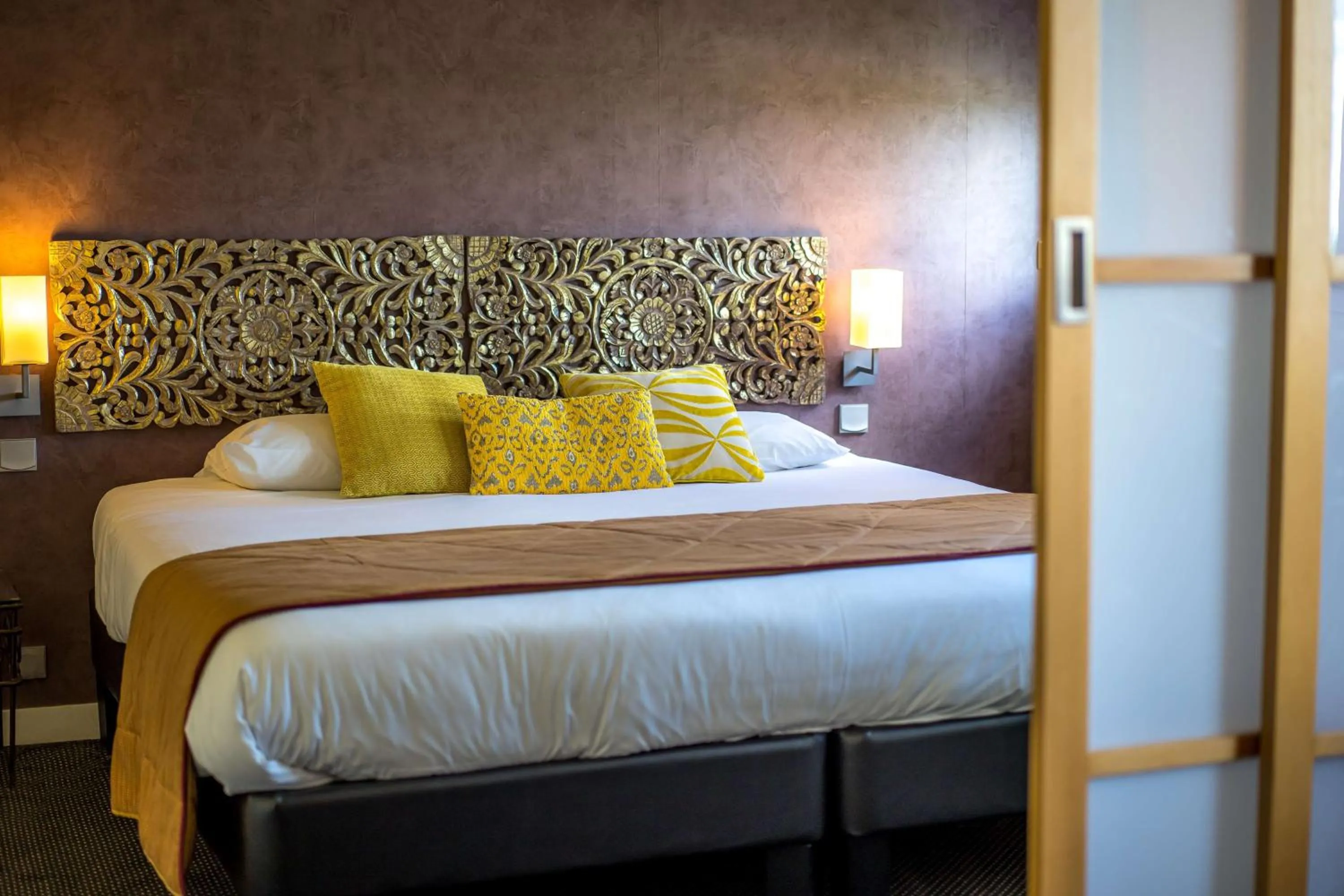 Photo of the whole room, Bed in Best Western Adagio Saumur