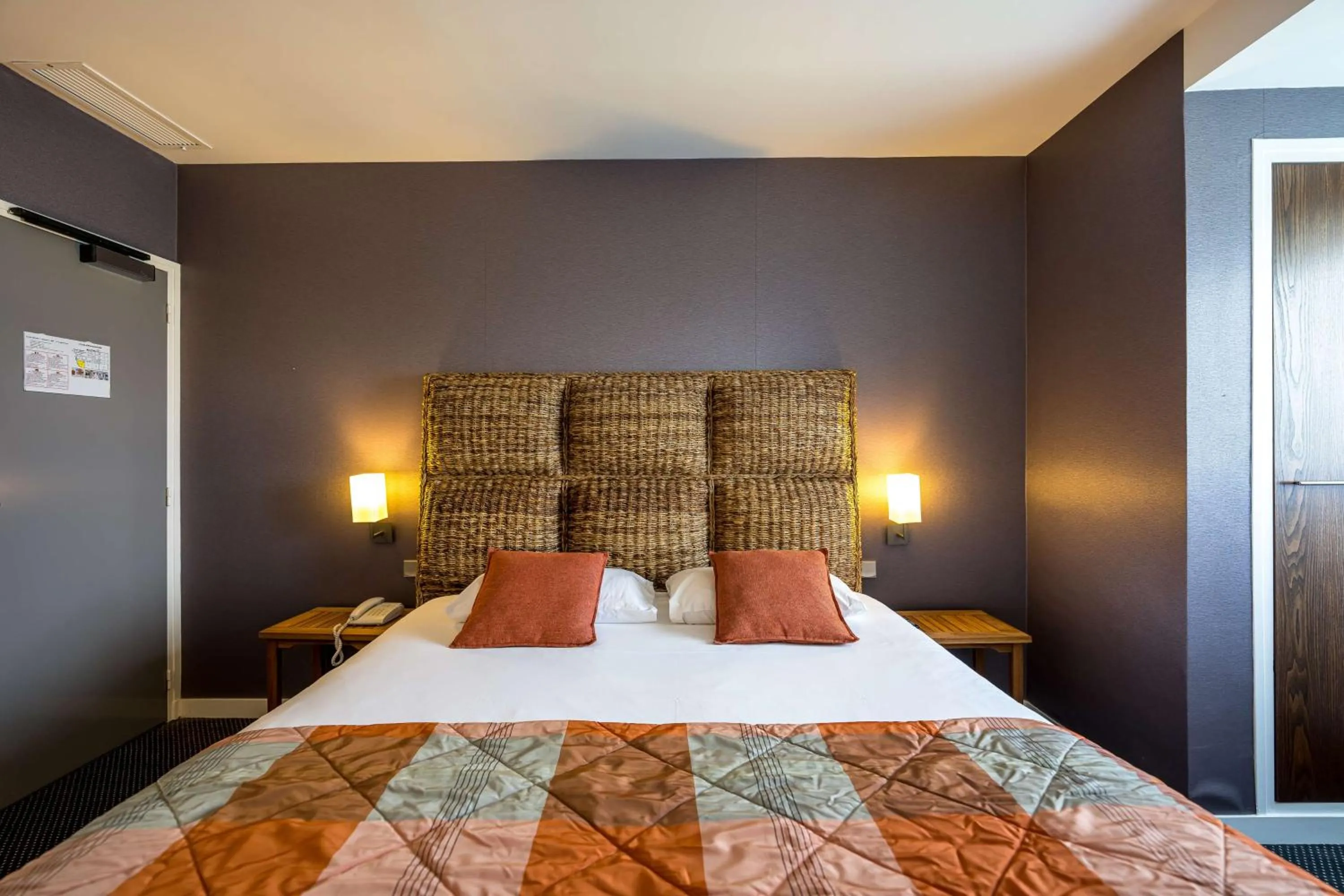 Bedroom, Bed in Best Western Adagio Saumur