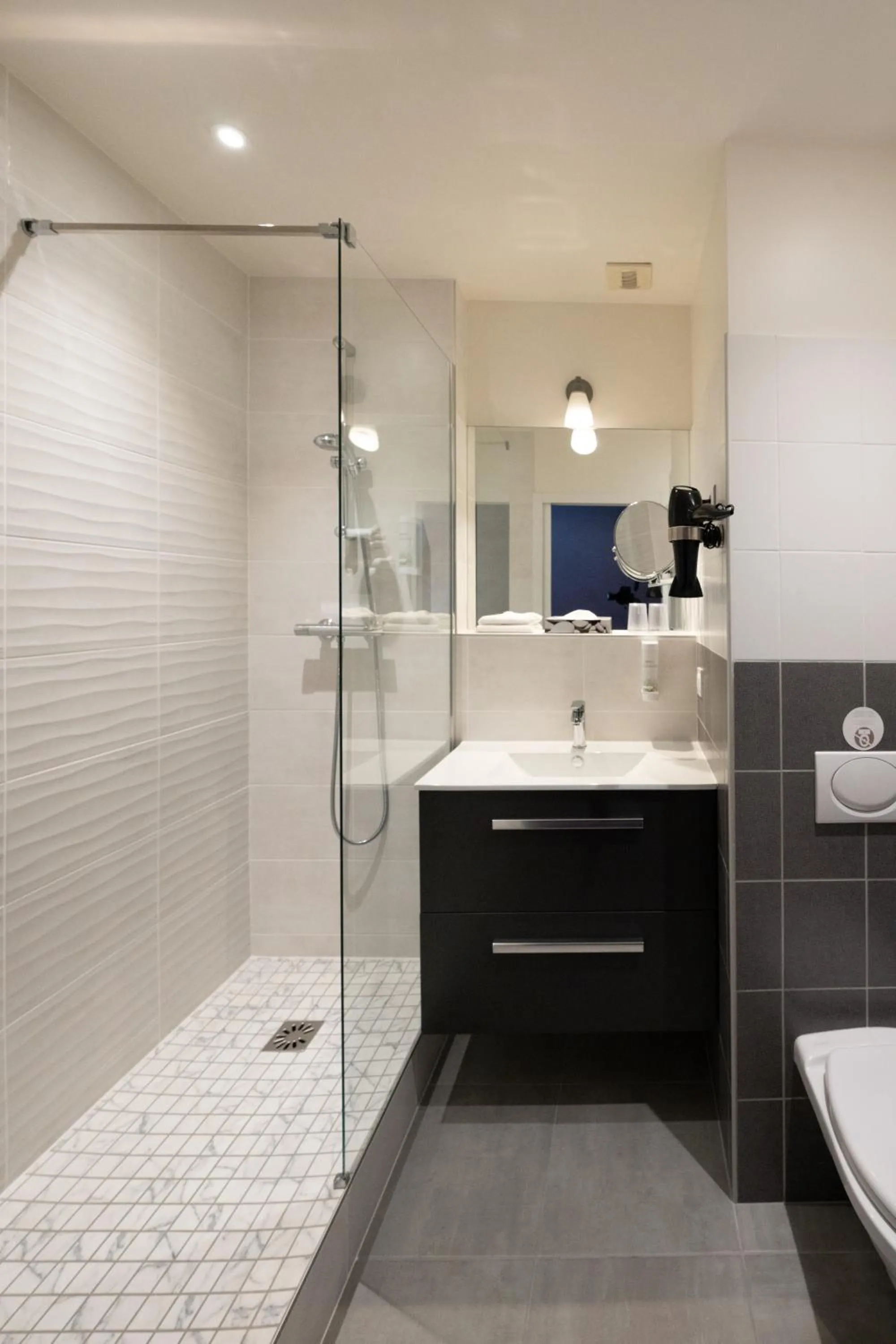 Bathroom in Best Western Adagio Saumur