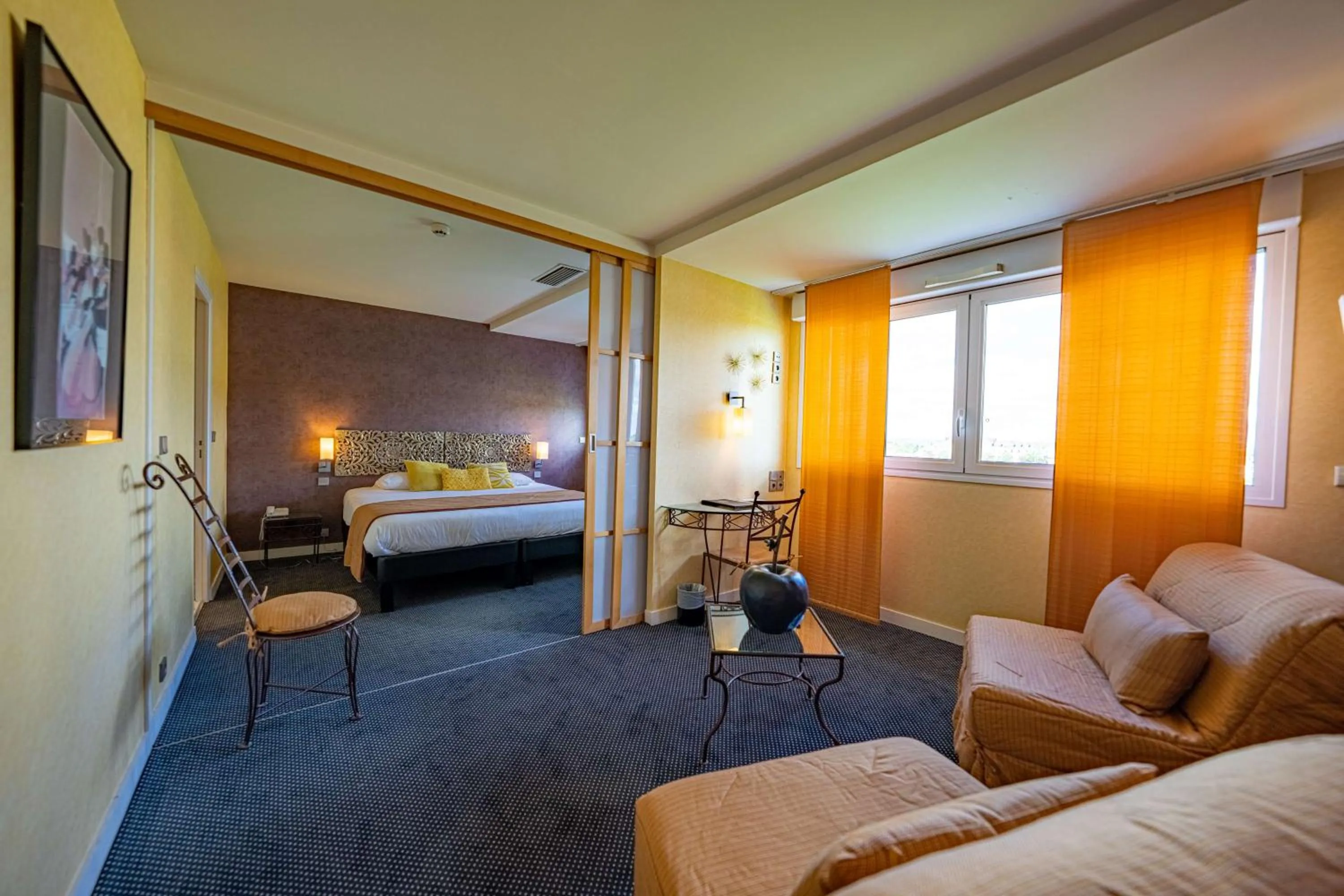 Photo of the whole room, Bed in Best Western Adagio Saumur