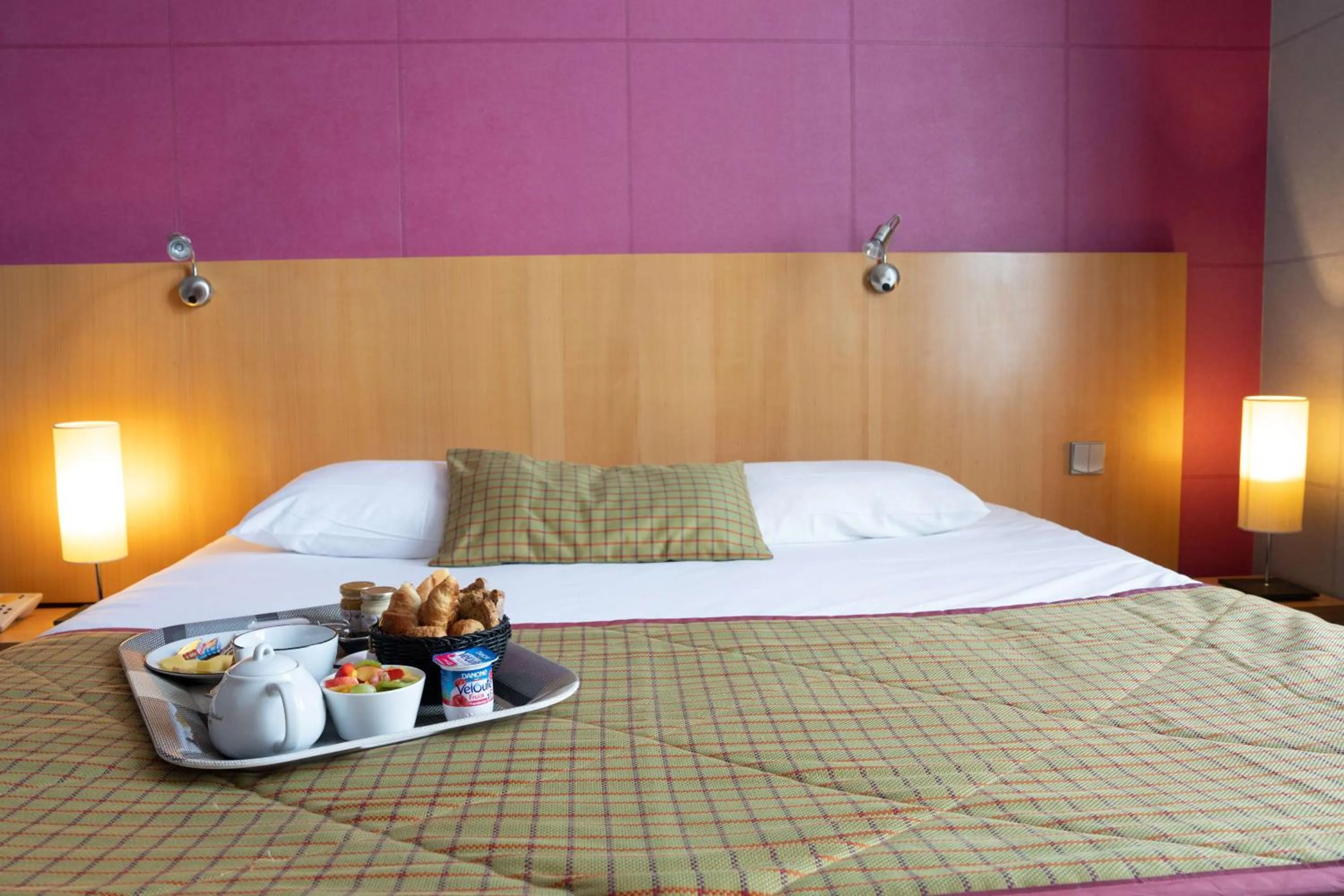 Bedroom, Bed in Best Western Adagio Saumur