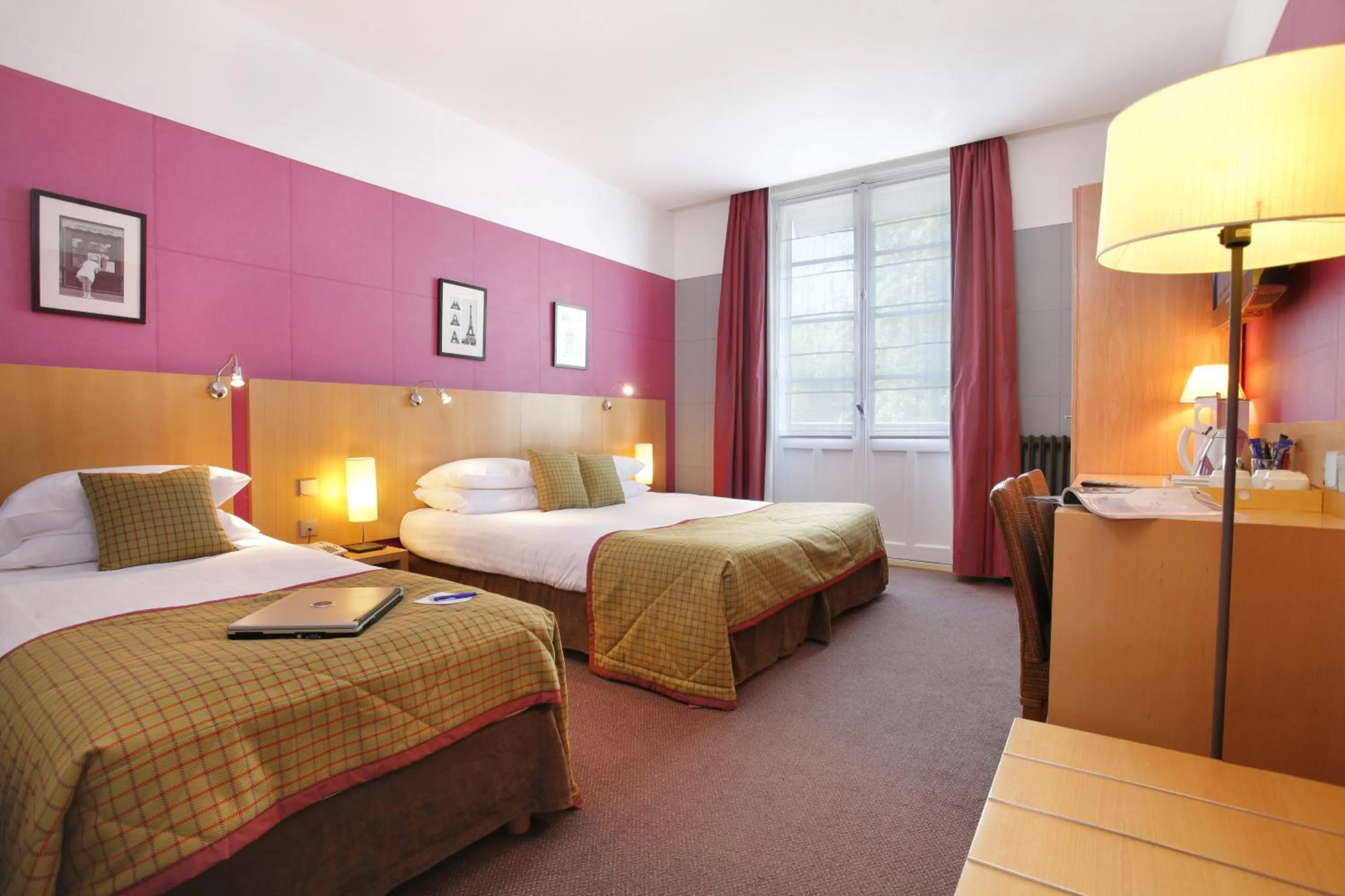 Photo of the whole room, Bed in Best Western Adagio Saumur