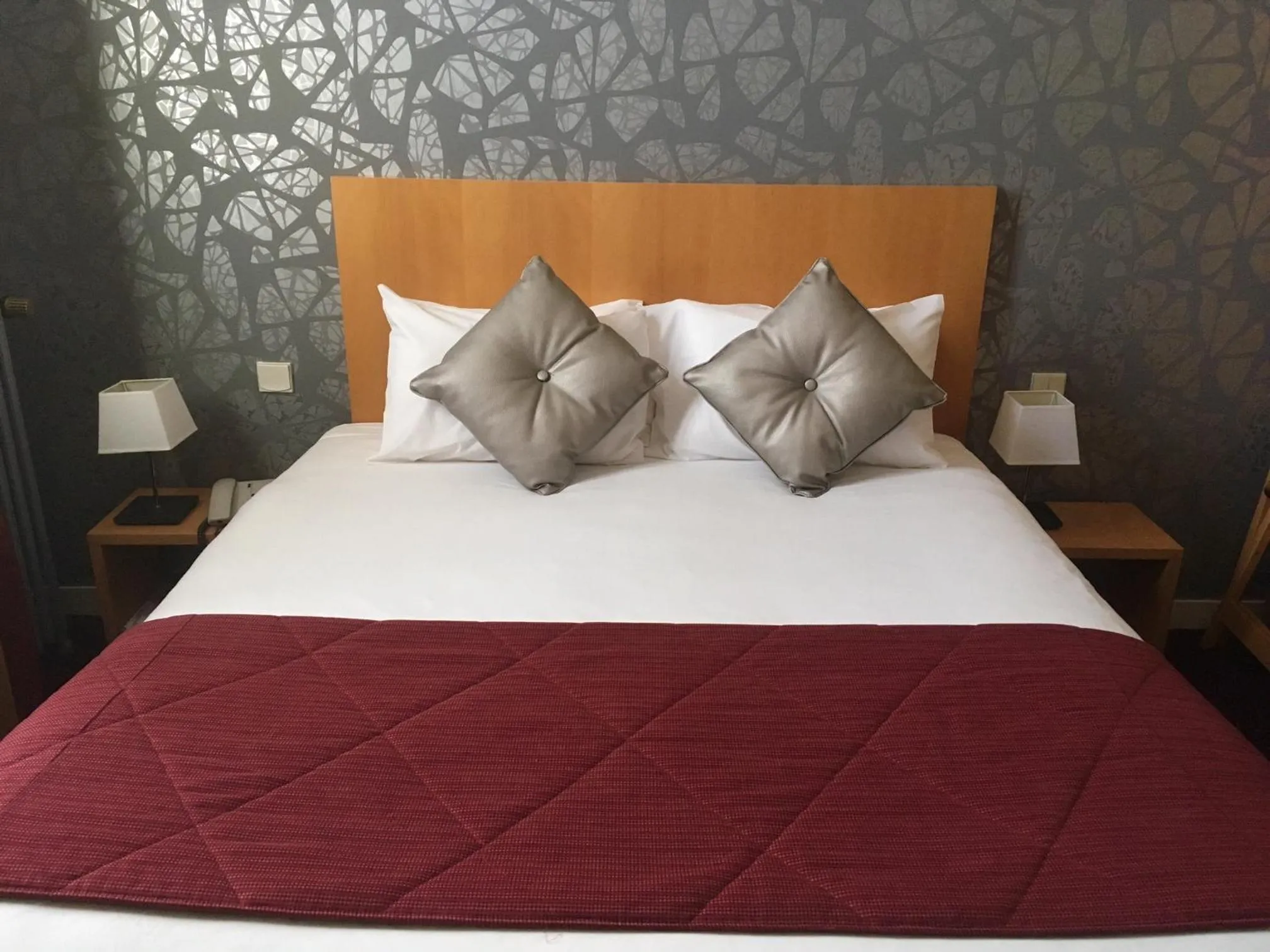 Bed in Best Western Adagio Saumur