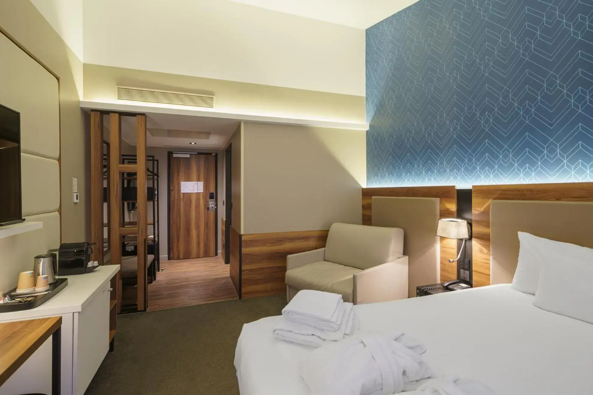 Premium Triple Room in L'Elysée Val d'Europe Premium Triple Room in L'Elysée Val d'Europe