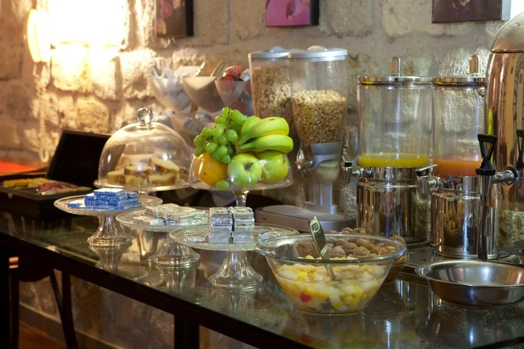 Food and drinks in Prince Monceau