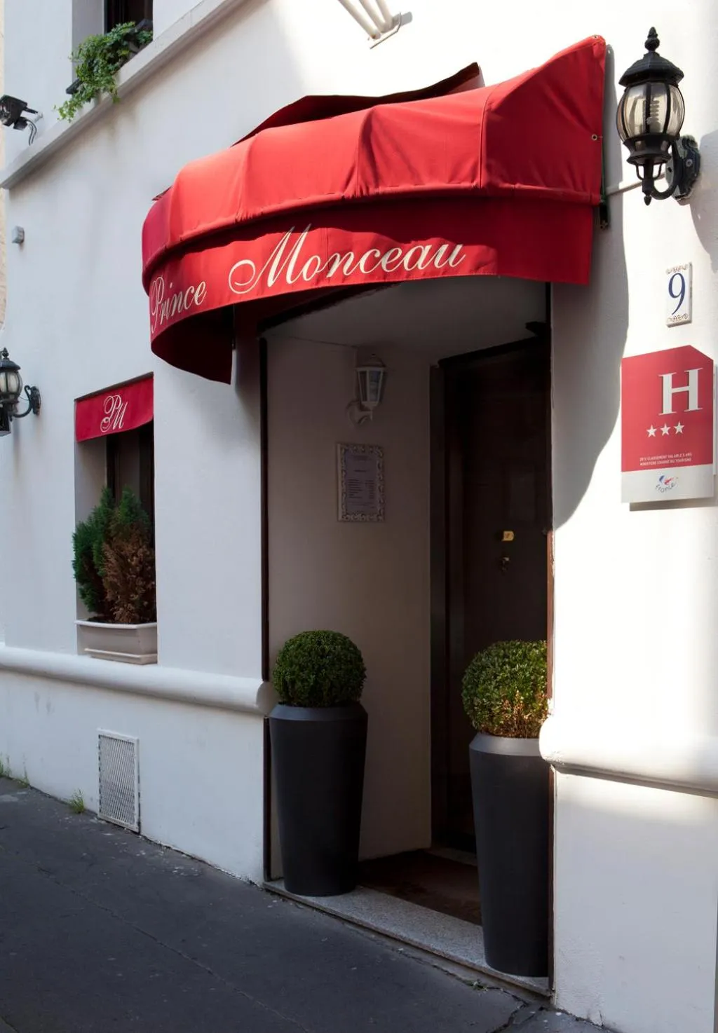 Facade/entrance in Prince Monceau