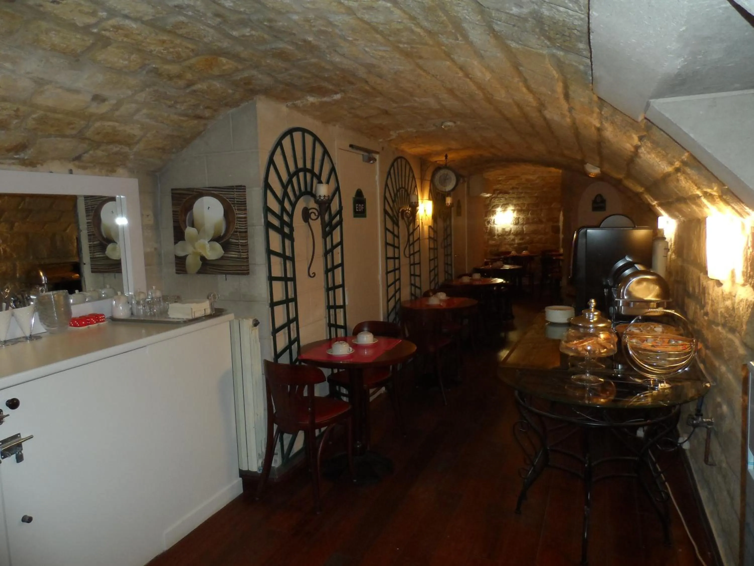 Restaurant/places to eat in Prince Monceau