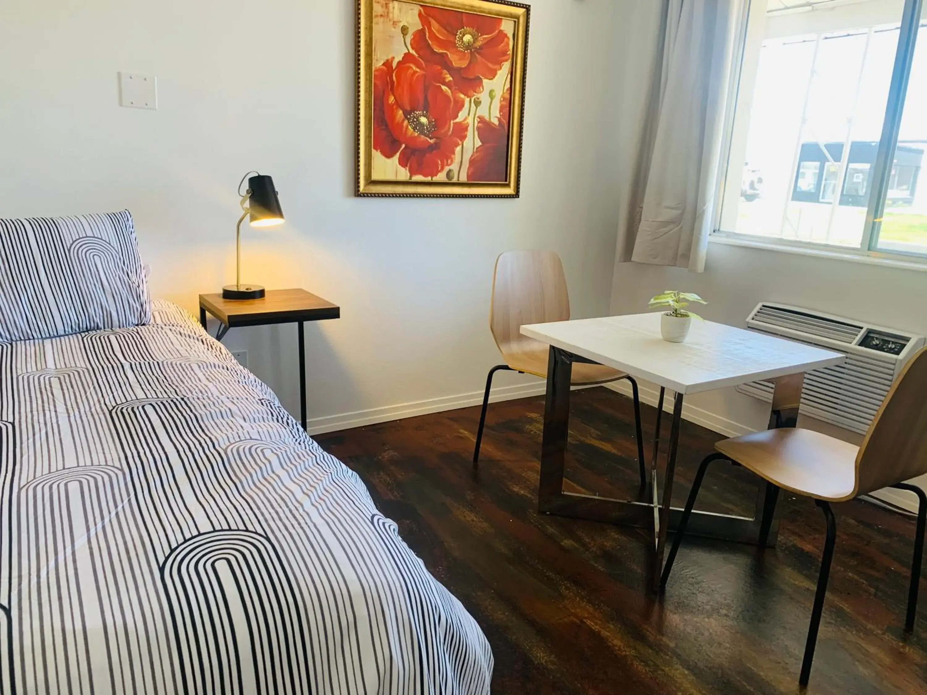 King Suite in Dragonfly Motor Lodge King Suite in Dragonfly Motor Lodge