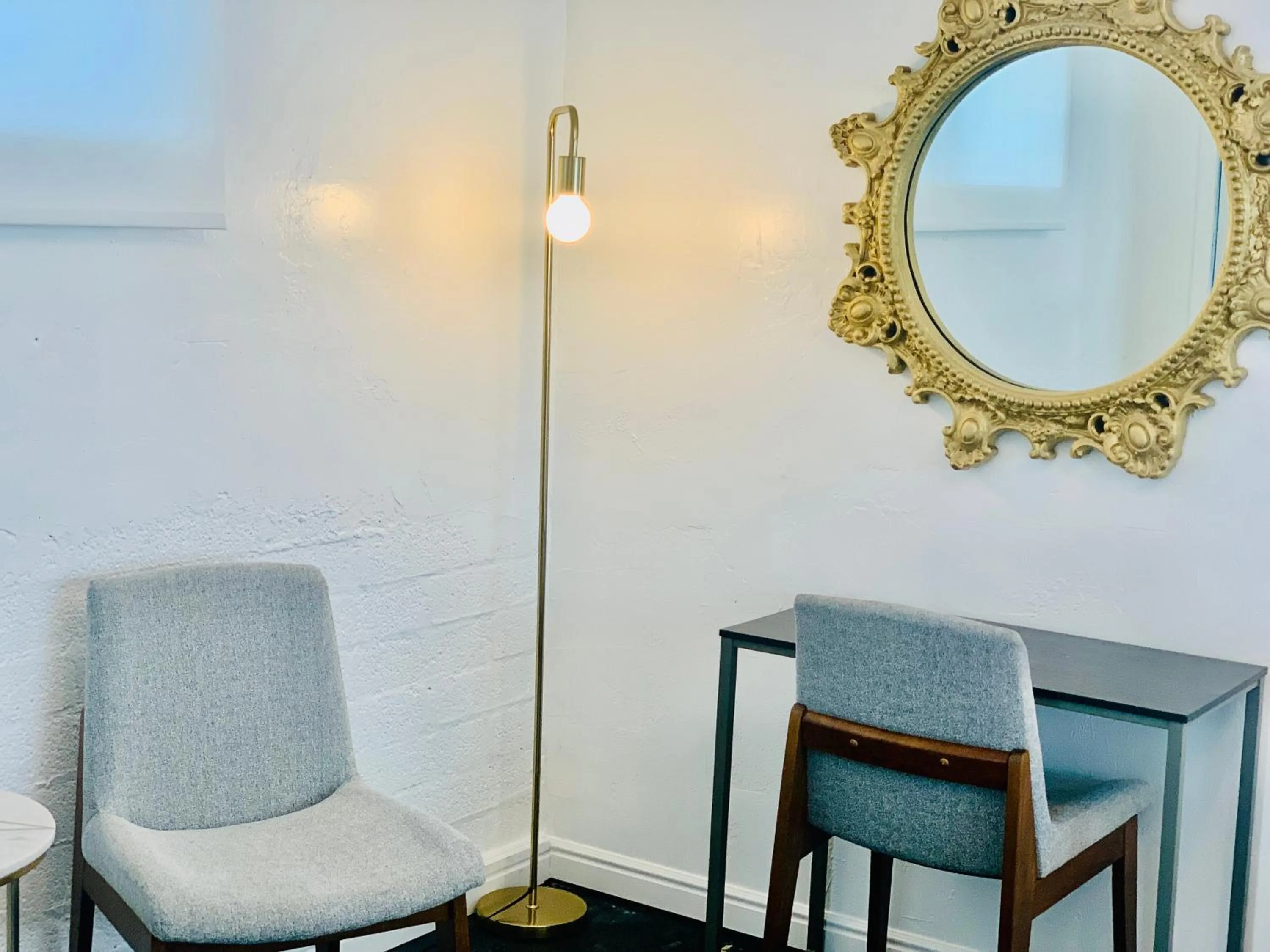 Seating area in Dragonfly Motor Lodge