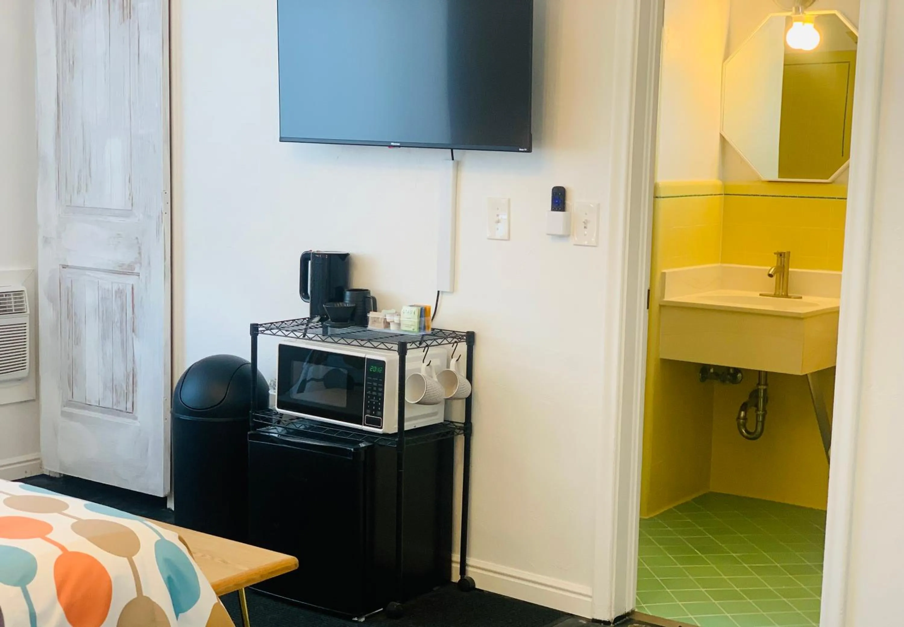 TV and multimedia in Dragonfly Motor Lodge