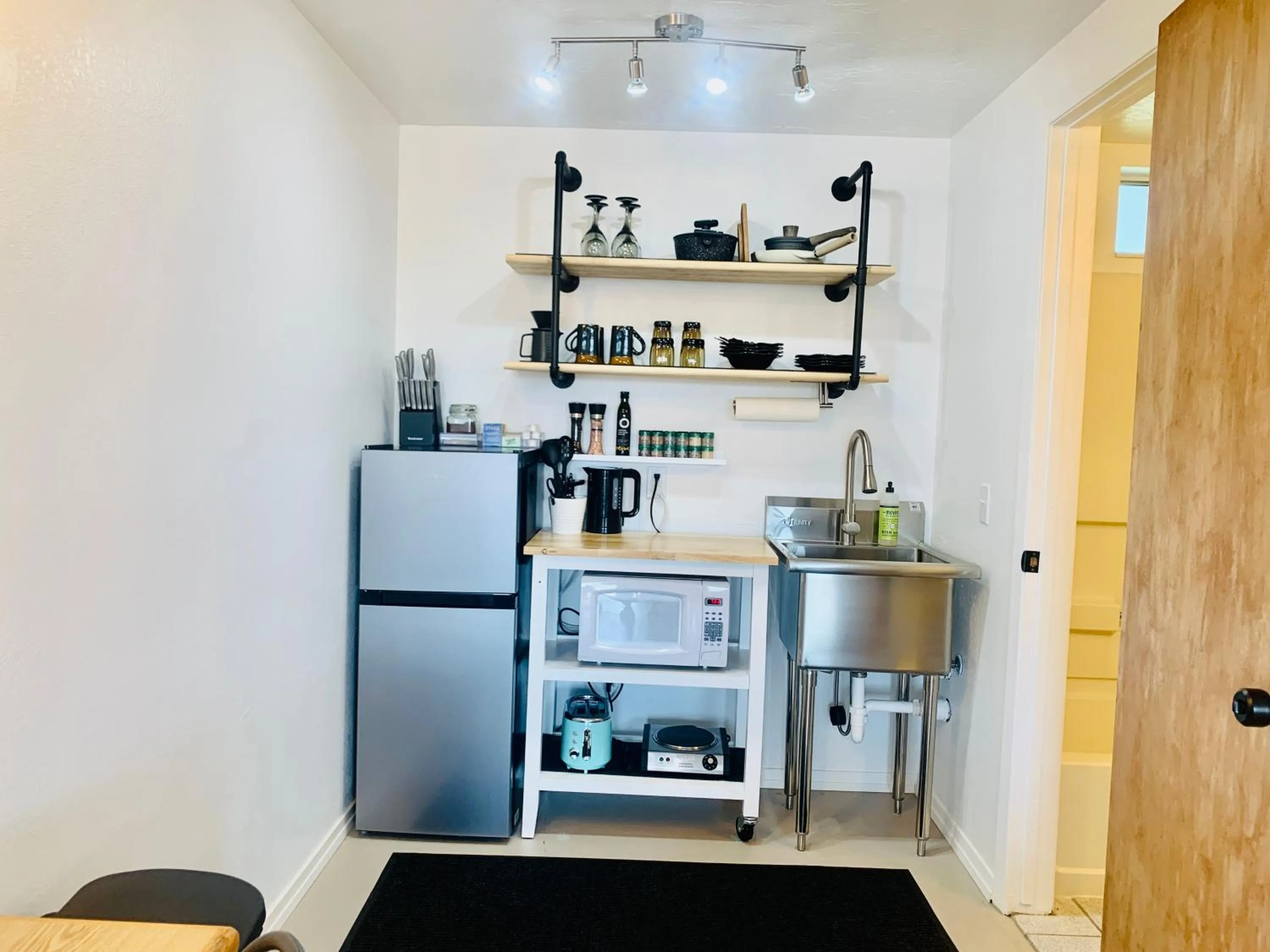 Coffee/tea facilities in Dragonfly Motor Lodge