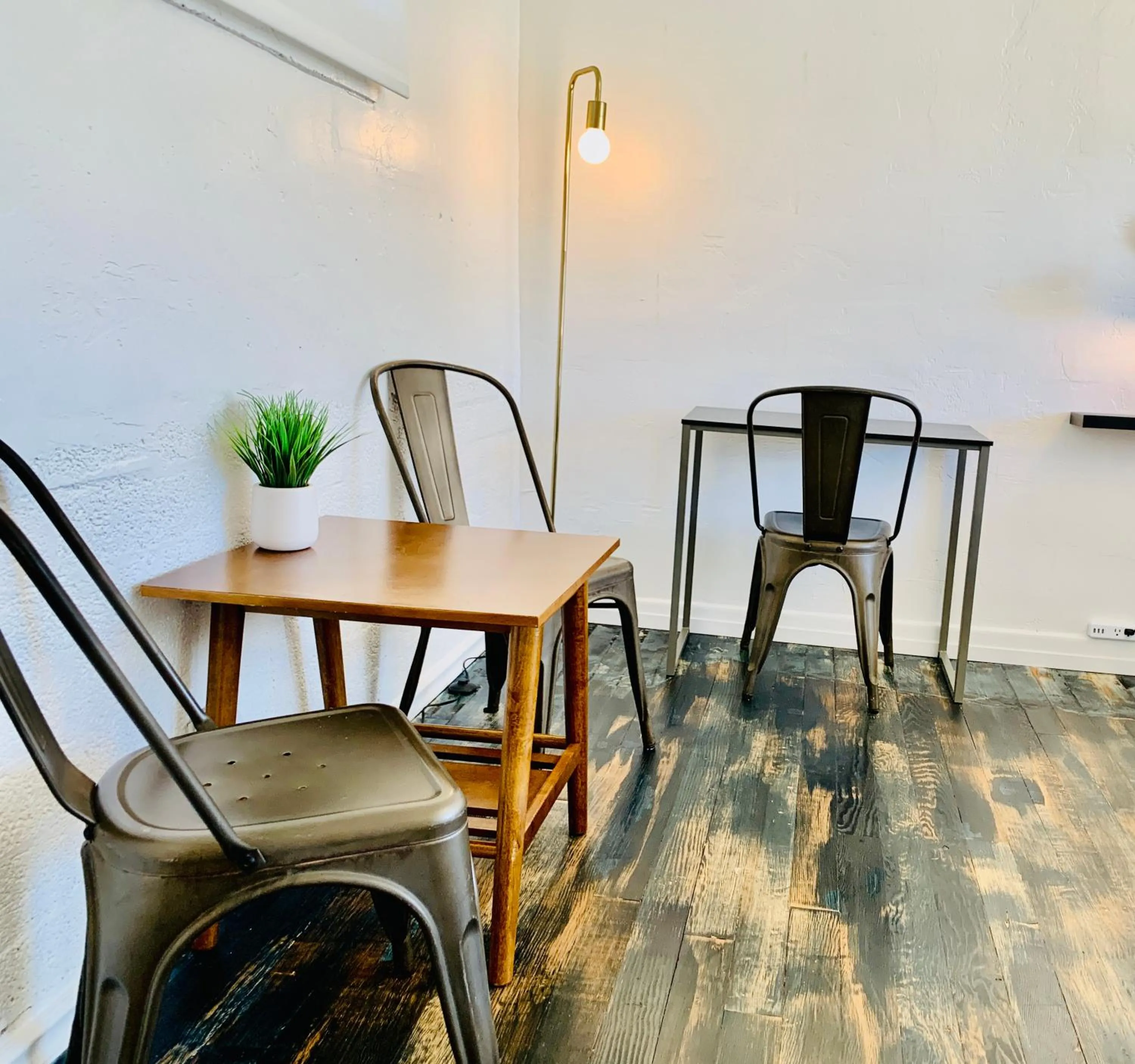 Seating area in Dragonfly Motor Lodge