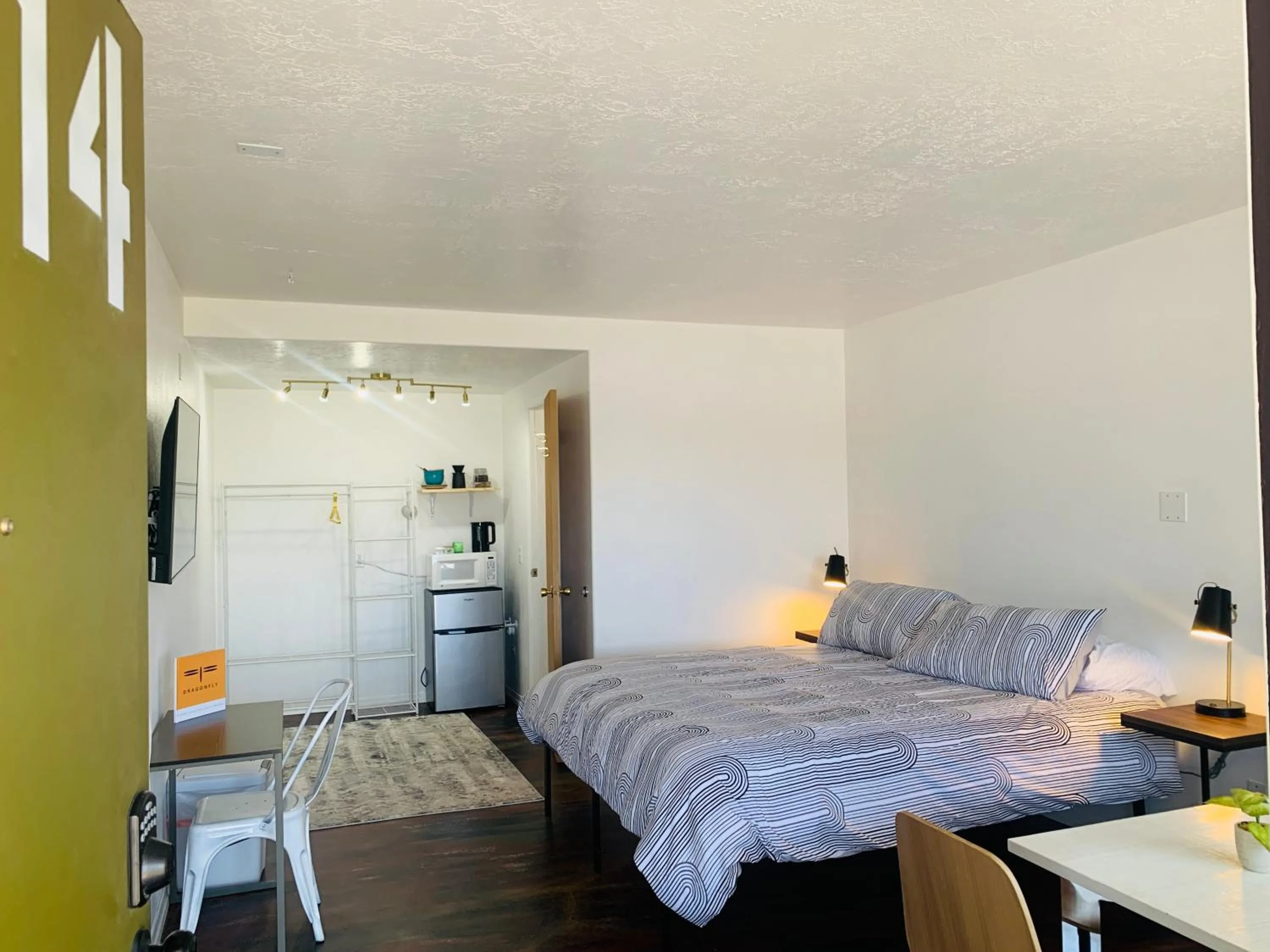 Bed in Dragonfly Motor Lodge