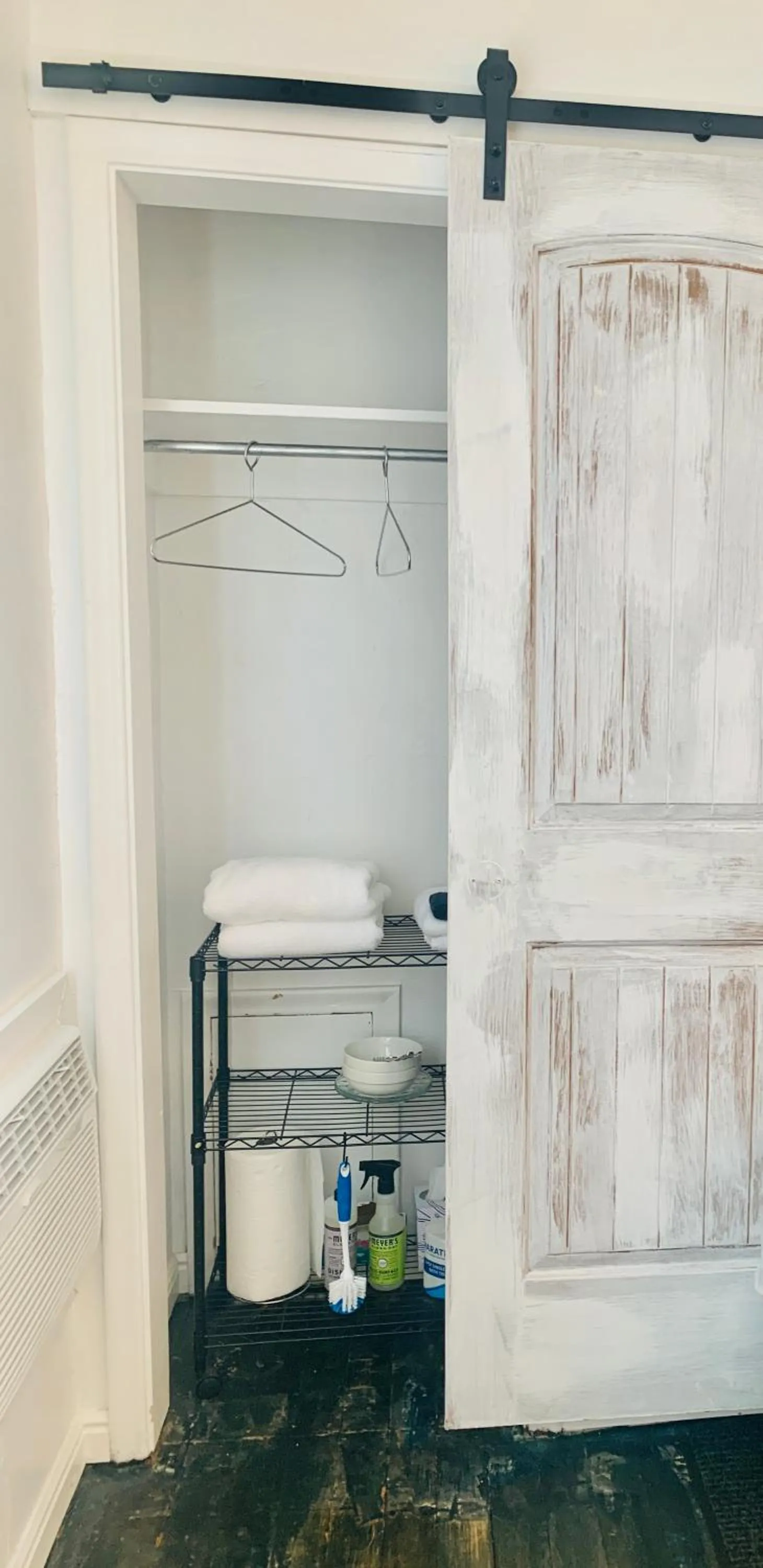 wardrobe in Dragonfly Motor Lodge