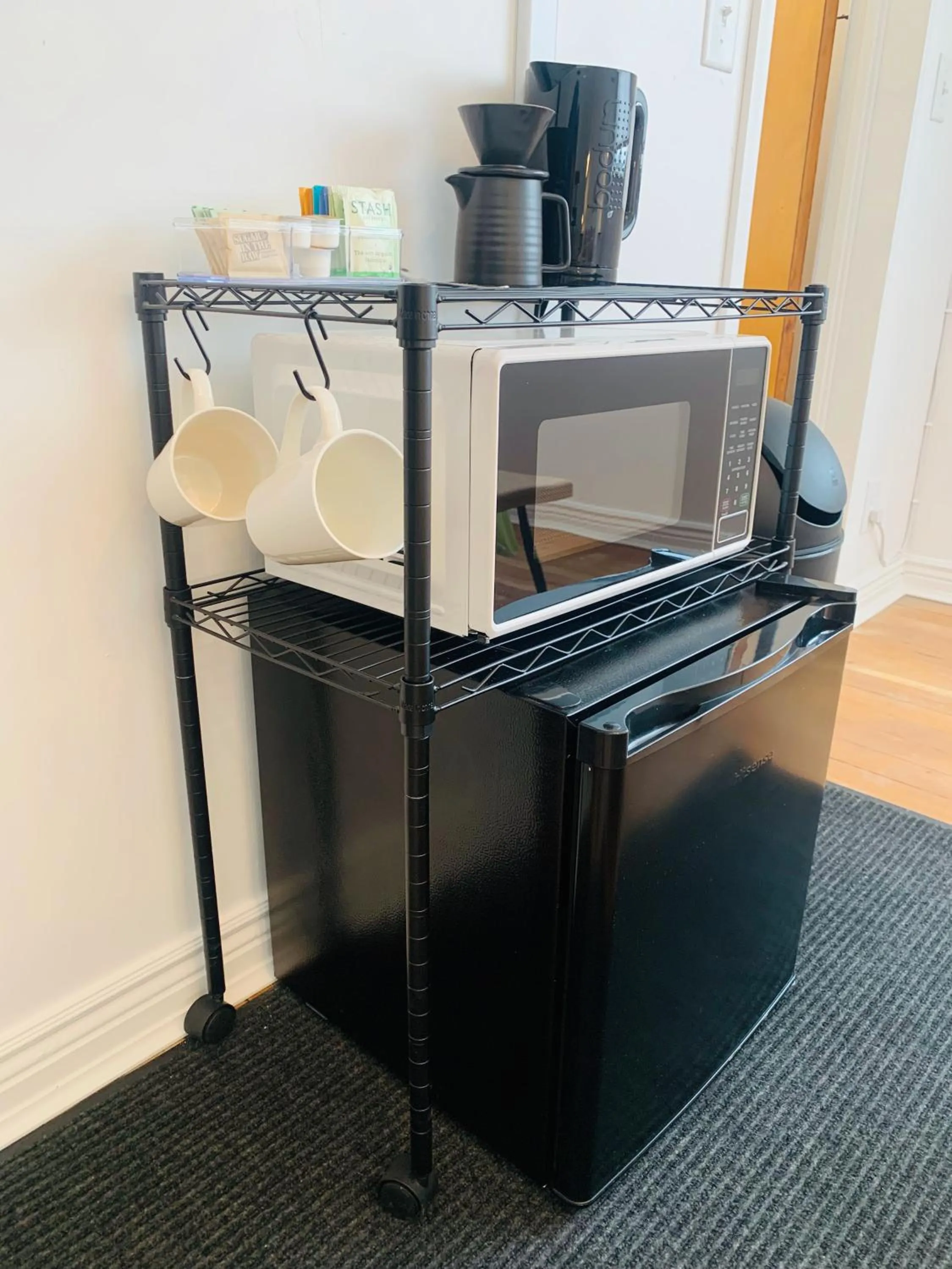 Kitchen or kitchenette in Dragonfly Motor Lodge