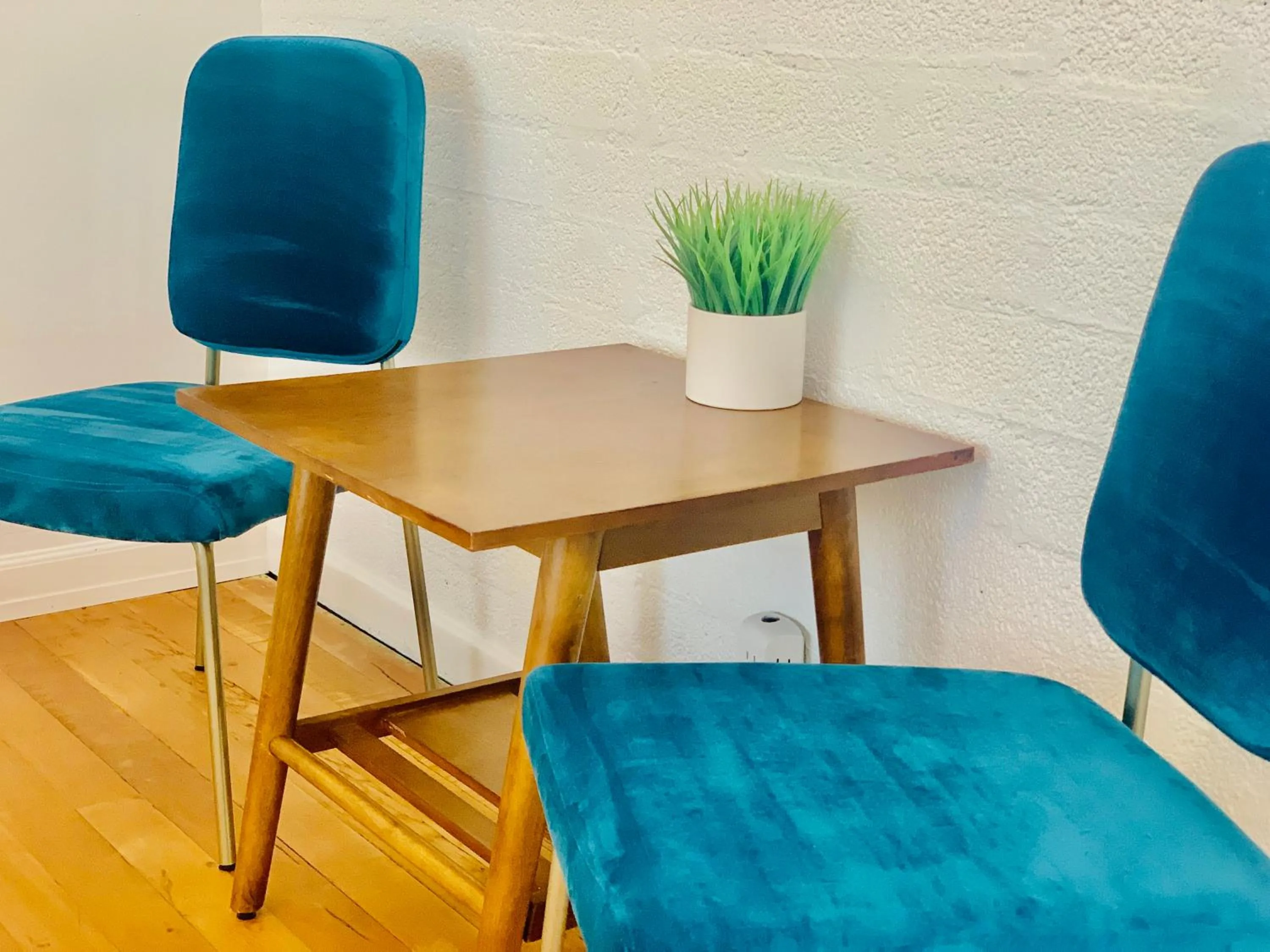 Seating area in Dragonfly Motor Lodge