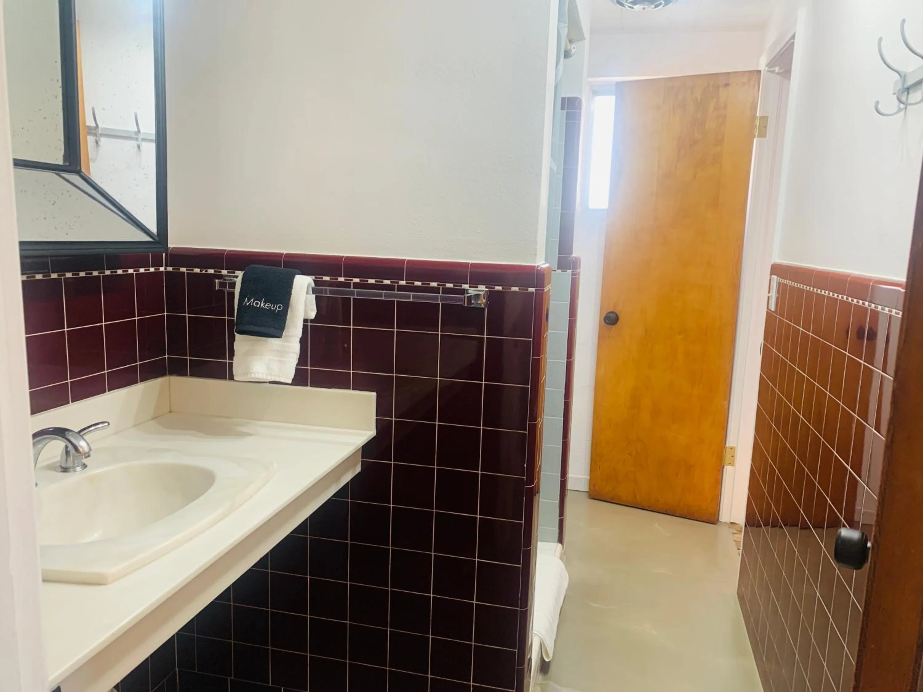 Bathroom in Dragonfly Motor Lodge