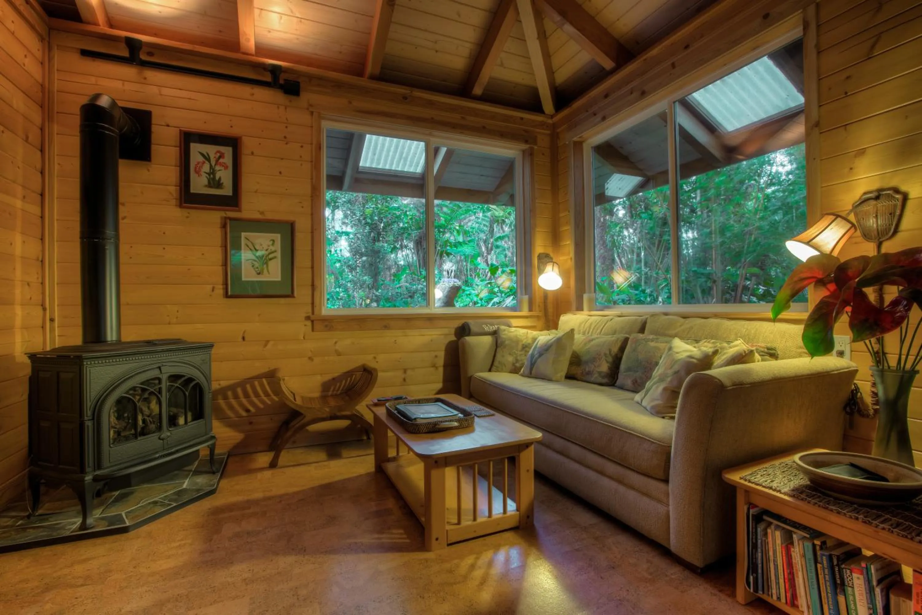 Living room in Volcano Mist Cottage