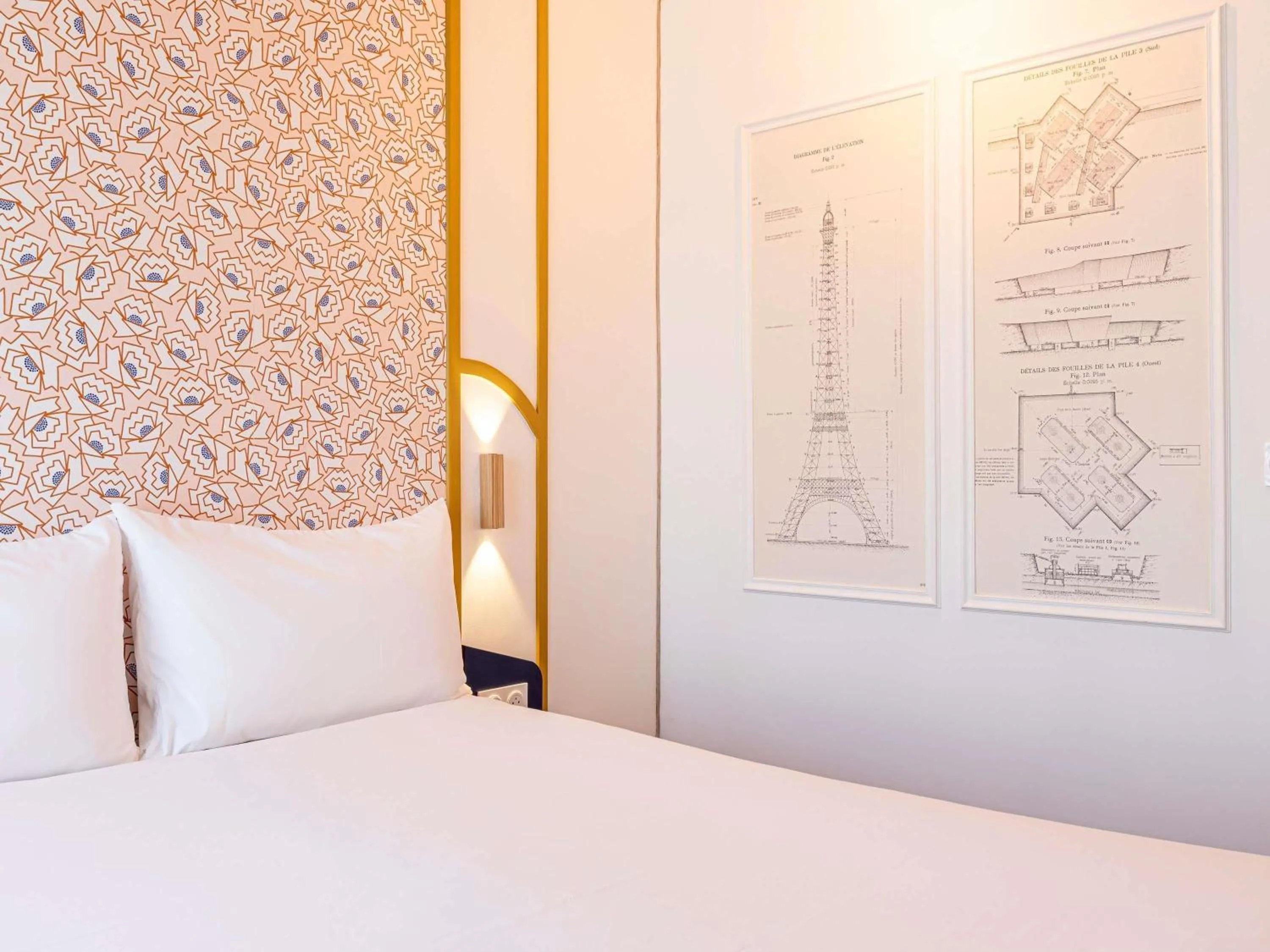 Bedroom, Bed in ibis Styles Paris Eiffel Cambronne