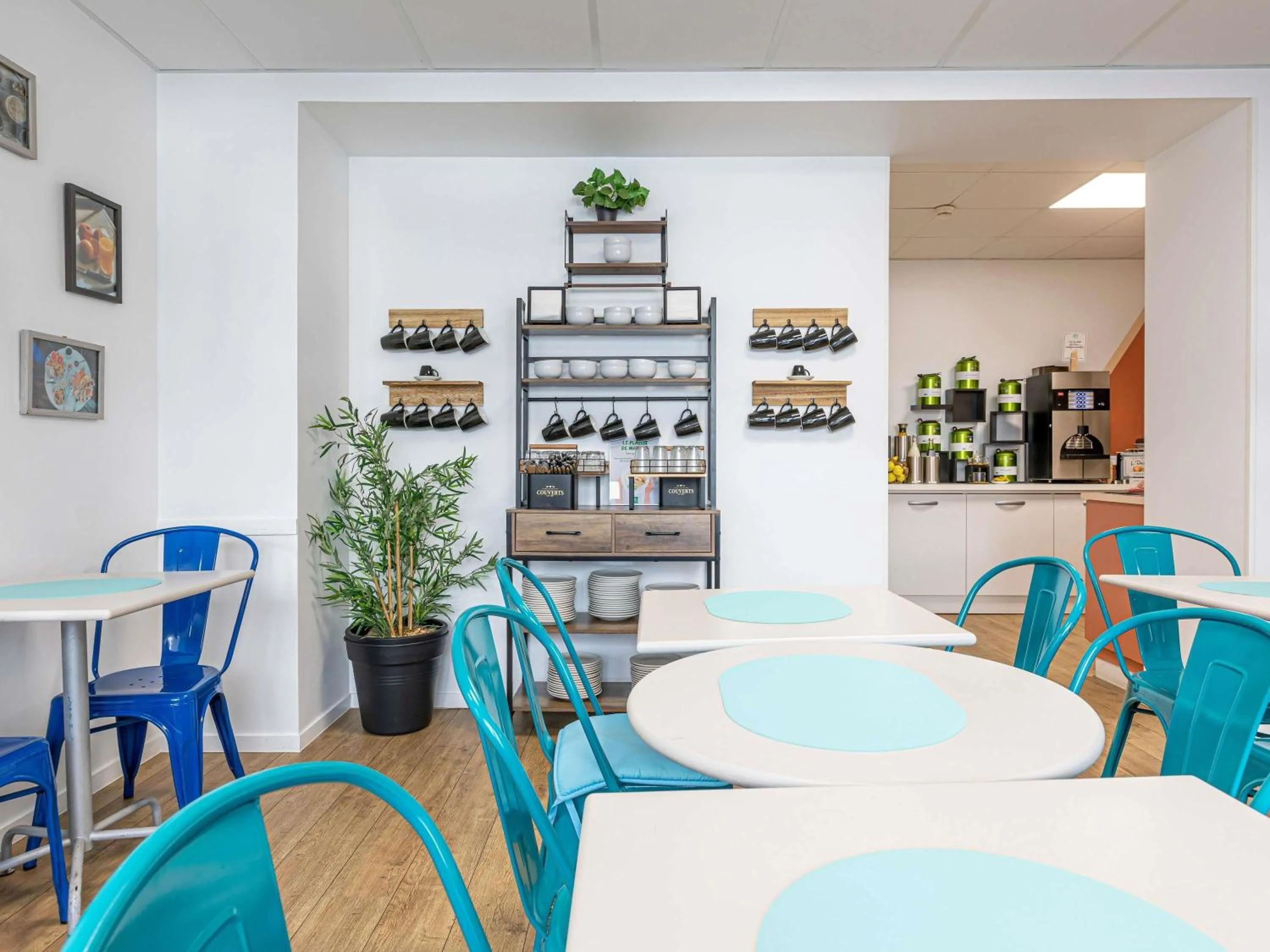 Breakfast in ibis Styles Paris Eiffel Cambronne