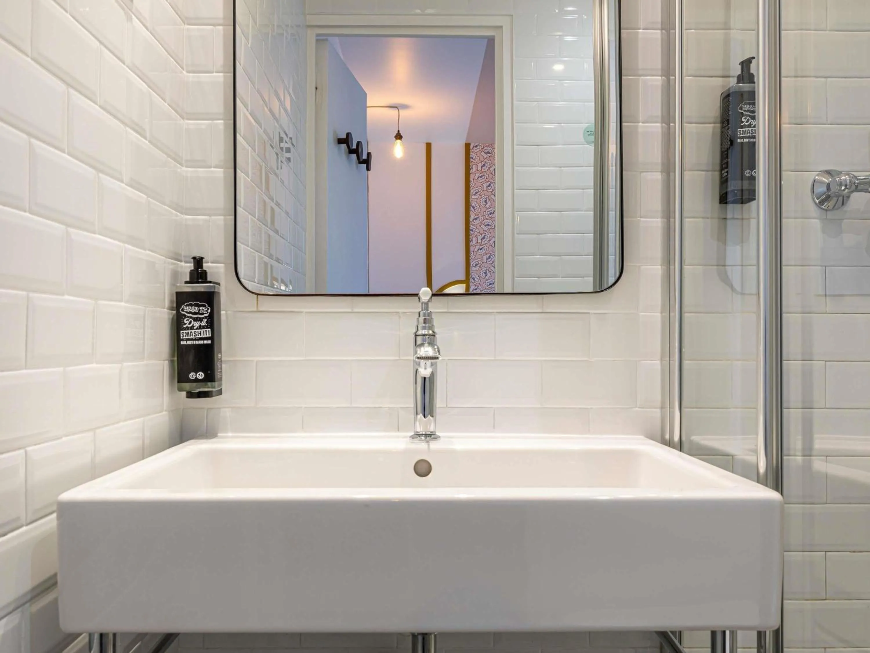 Bedroom in ibis Styles Paris Eiffel Cambronne