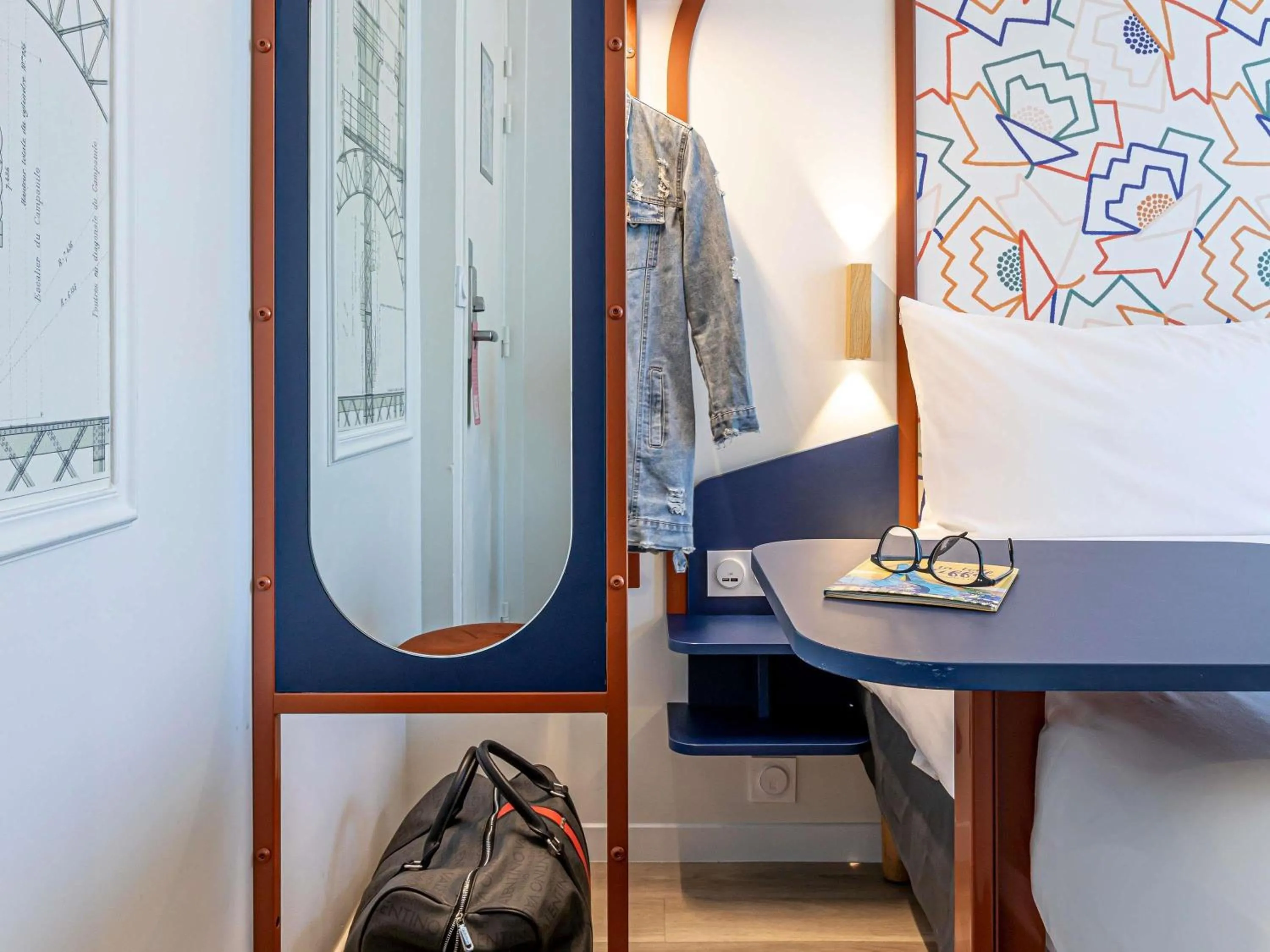 Bedroom in ibis Styles Paris Eiffel Cambronne