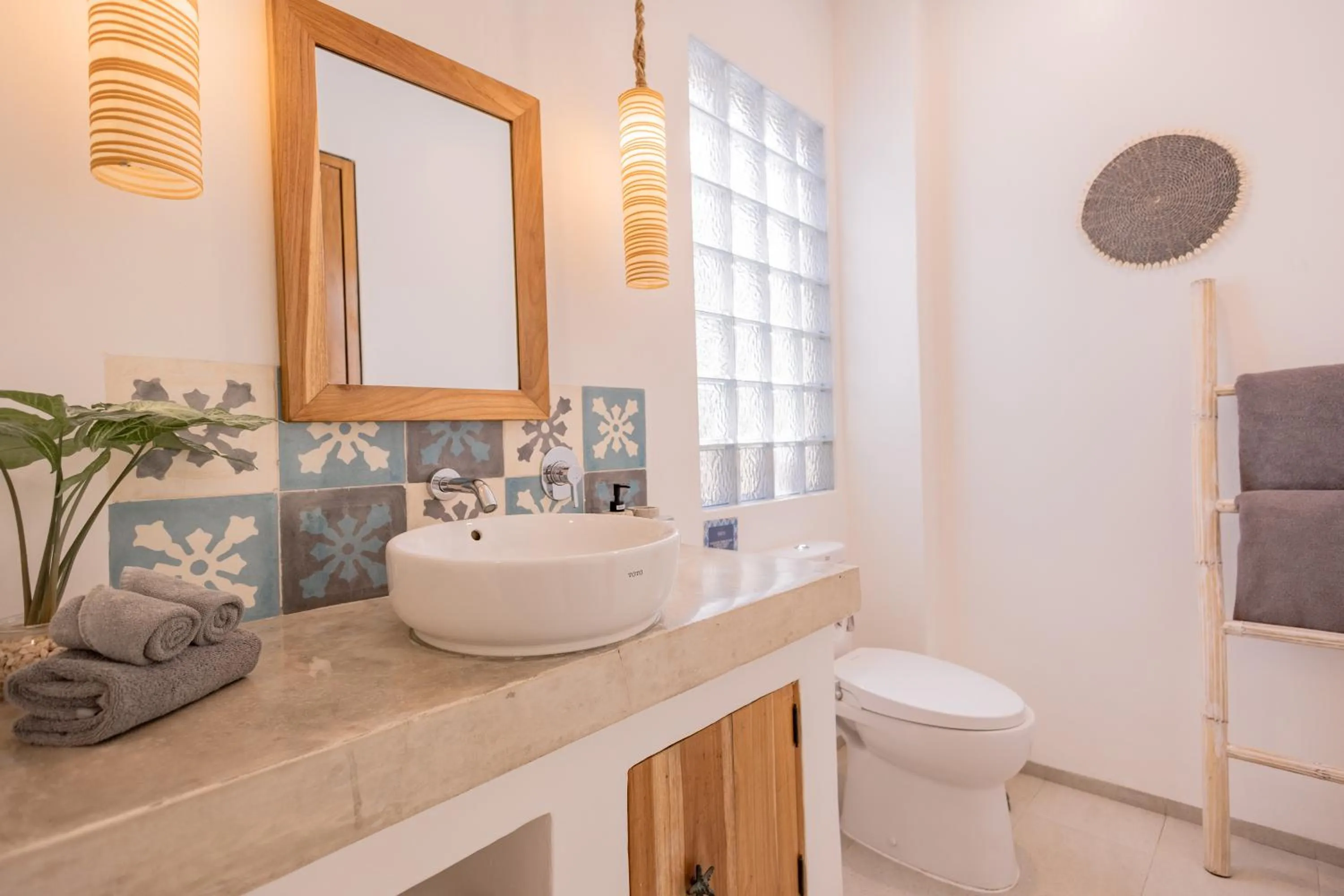 Toilet in Seaesta Komodo Hotel & Hostel