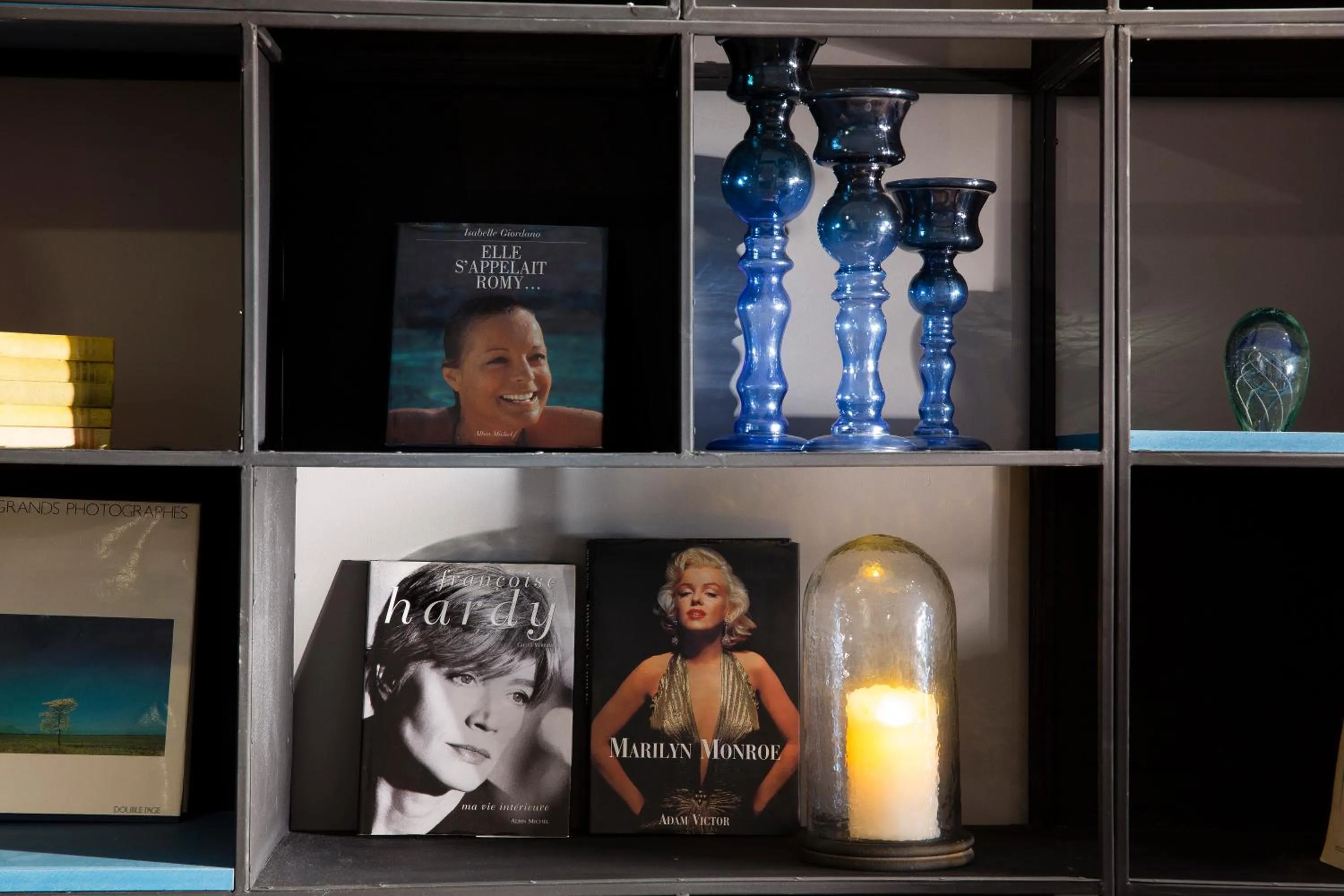 Communal lounge/ TV room in Hotel Mademoiselle