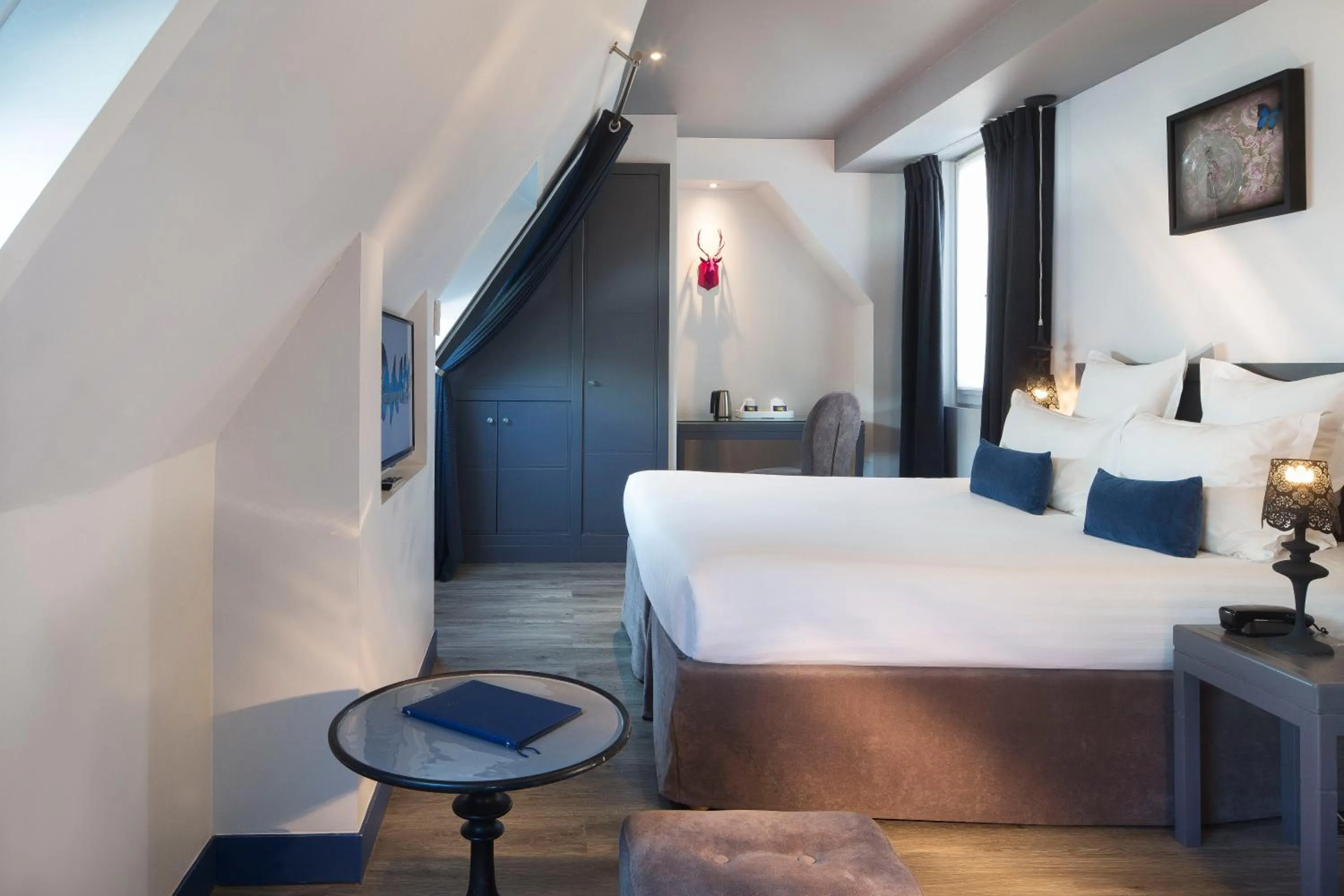 Day, Bed in Hotel Mademoiselle