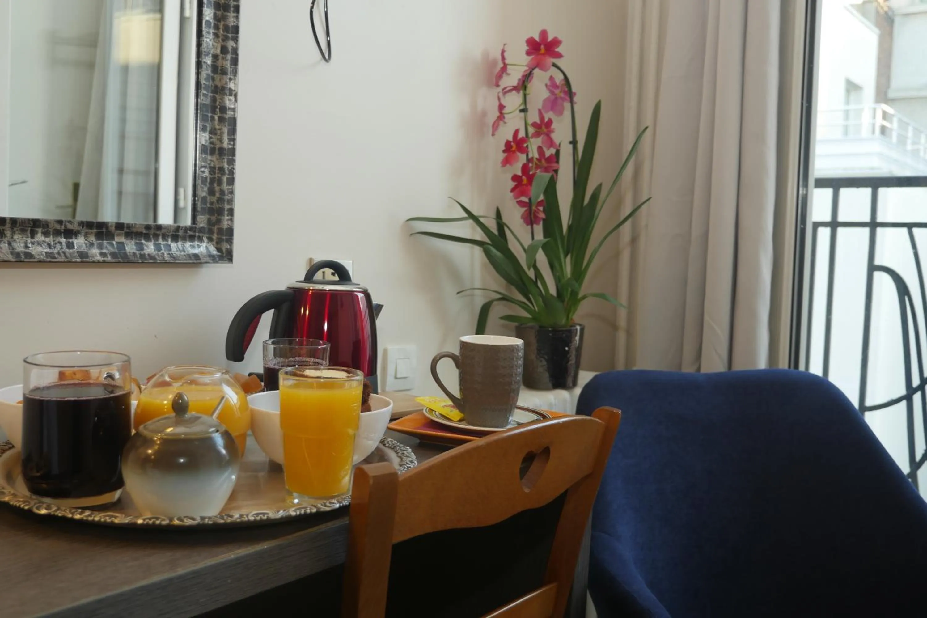 Staff in Hotel Novex Paris