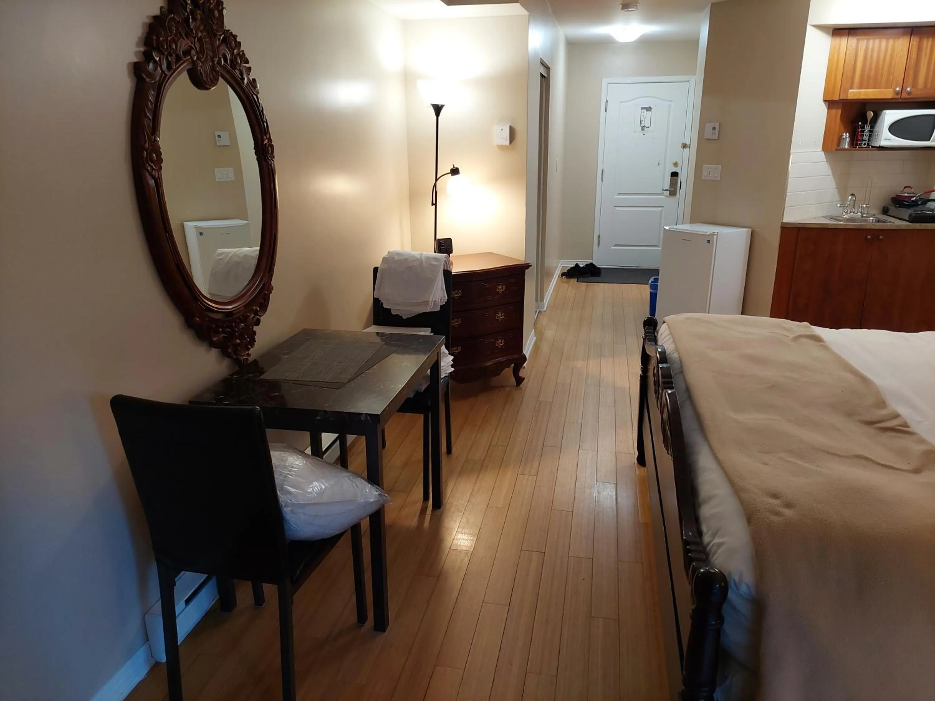 Bed in Studio-hôtel Villegiature Saint-Sauveur