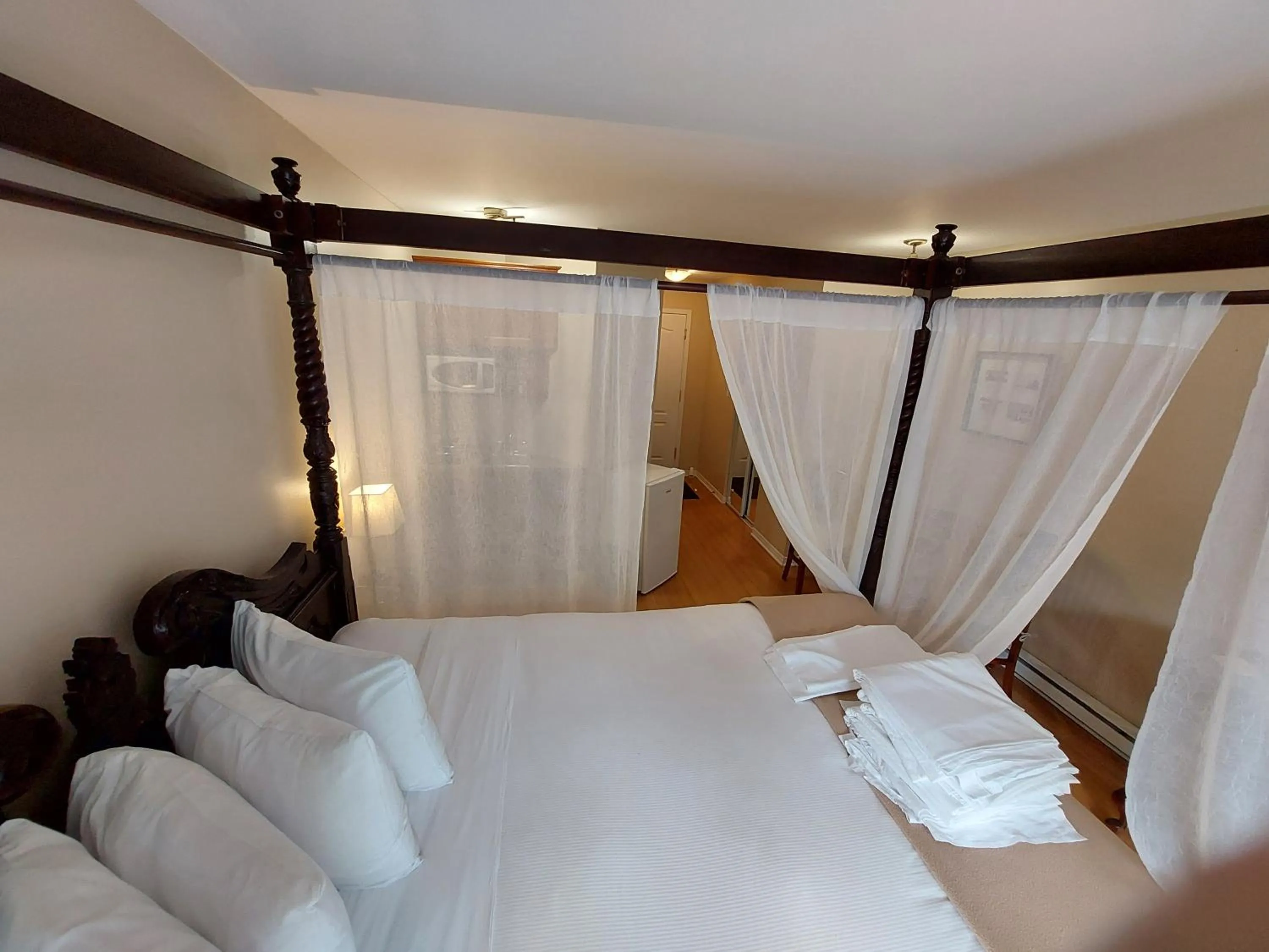 Bed in Studio-hôtel Villegiature Saint-Sauveur