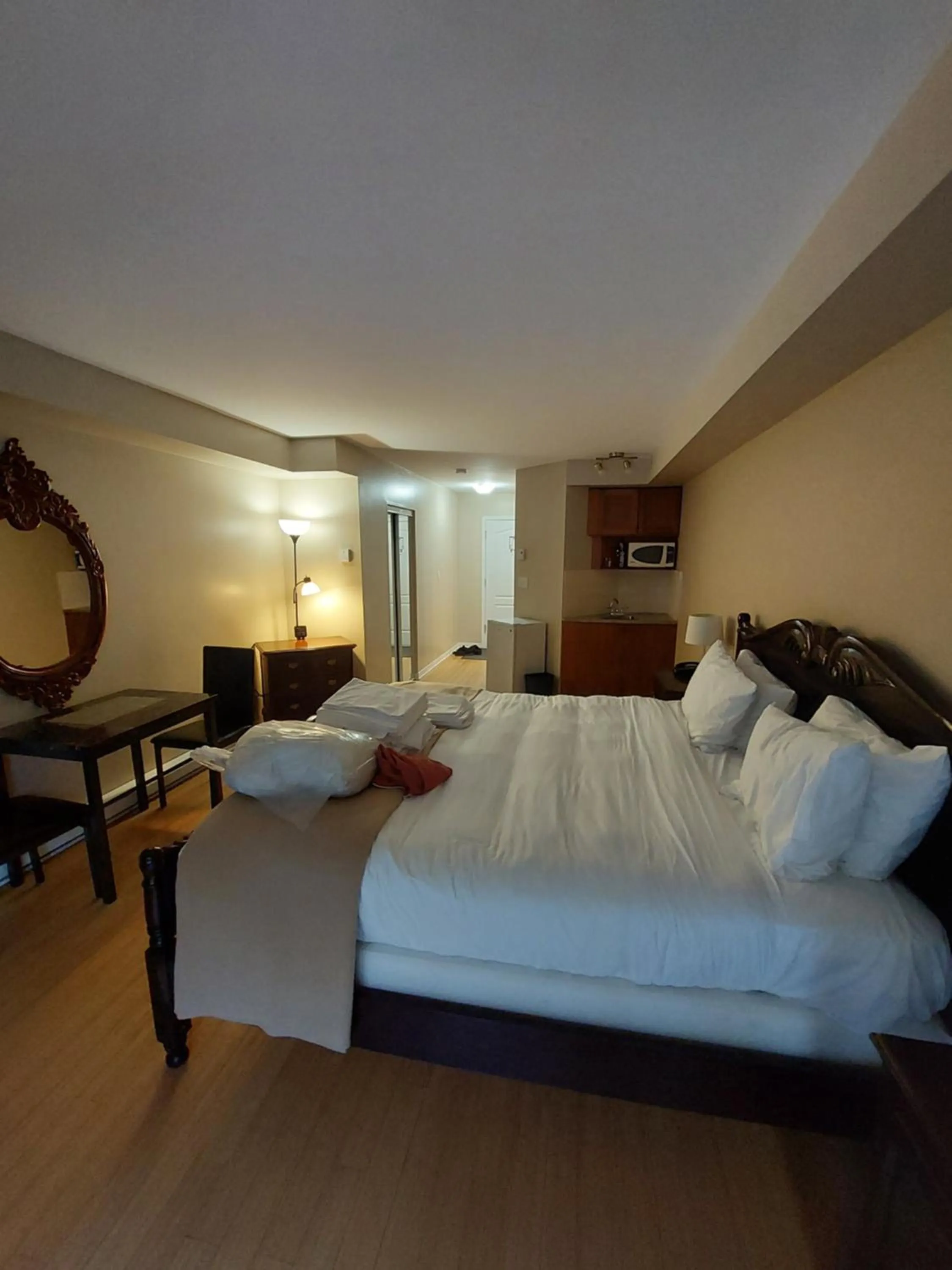 Bed in Studio-hôtel Villegiature Saint-Sauveur