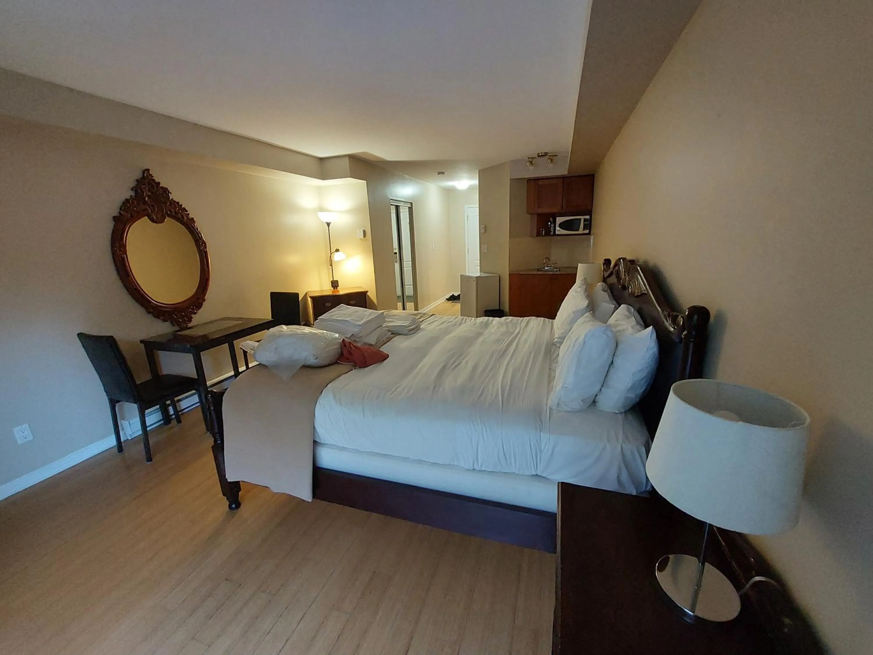 Bed in Studio-hôtel Villegiature Saint-Sauveur