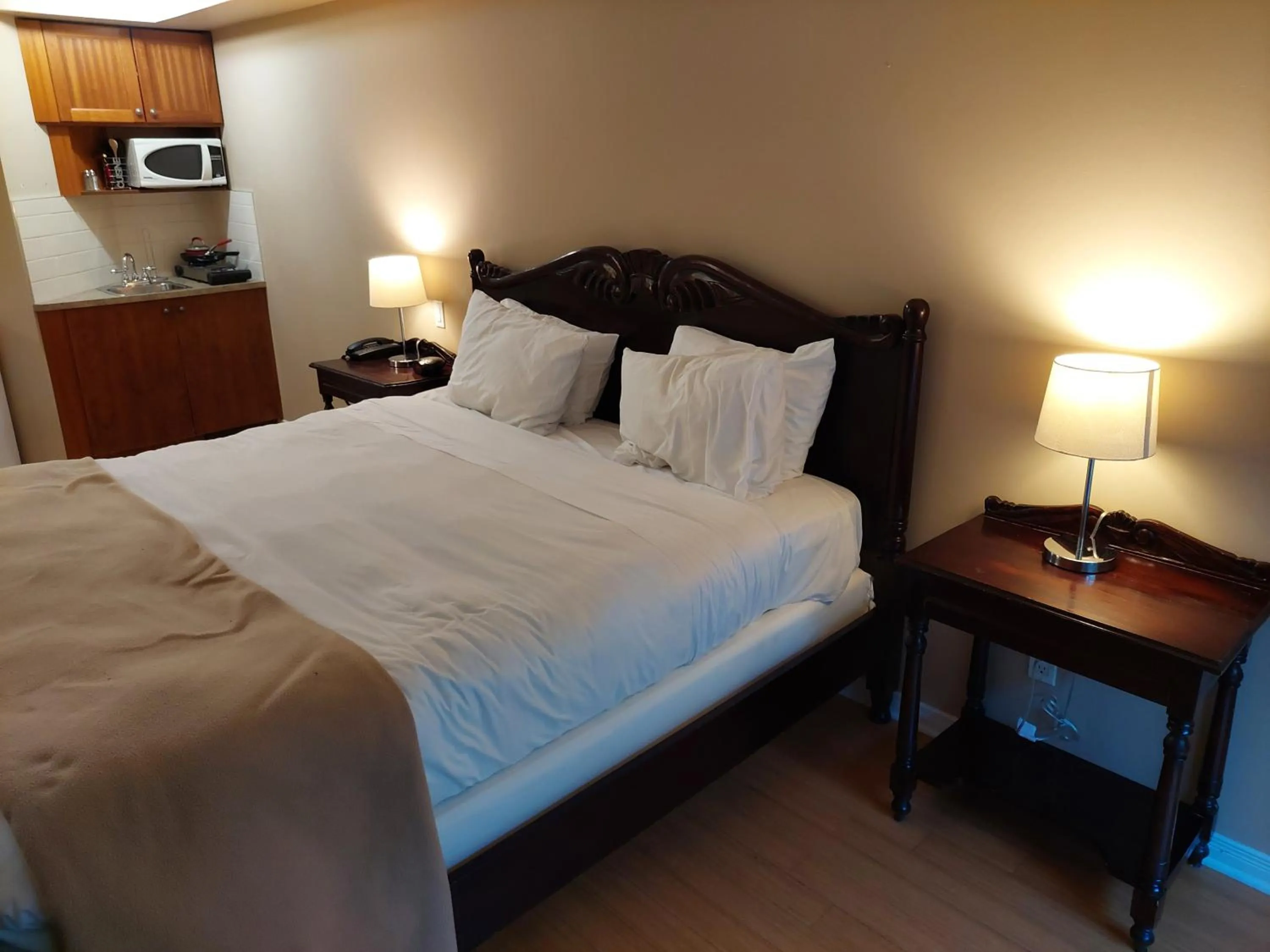 Bed in Studio-hôtel Villegiature Saint-Sauveur