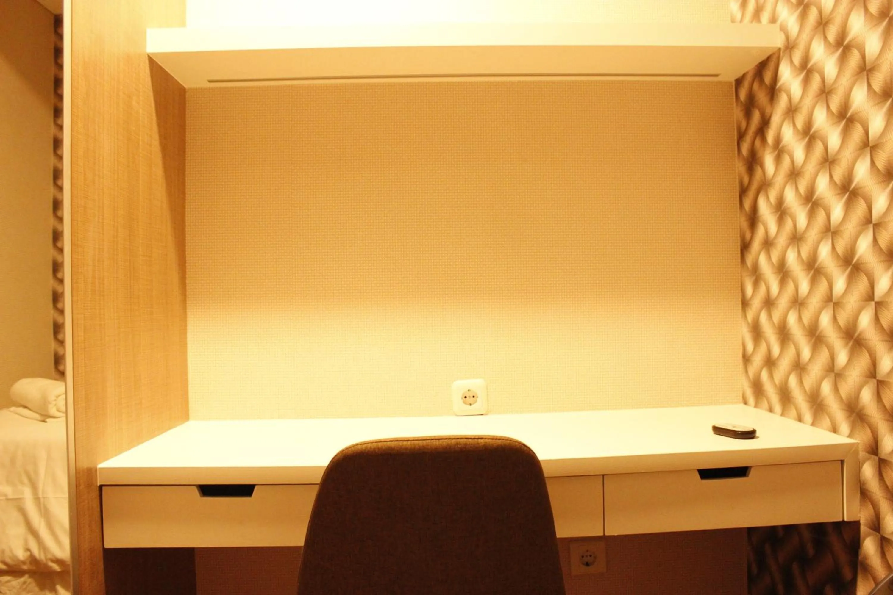 Classic 2BR Apartment At Gateway Pasteur near Exit Toll By Travelio