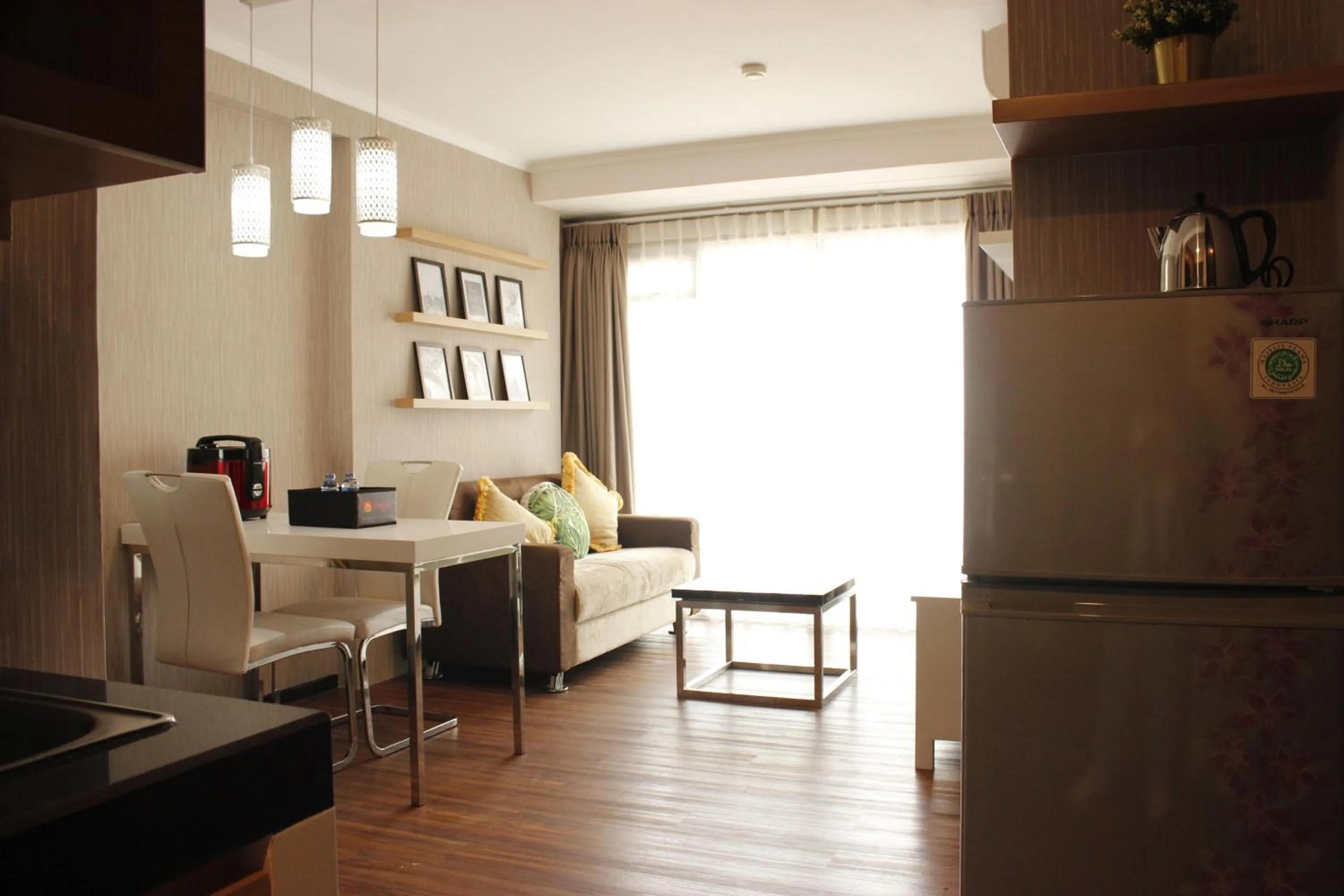 Classic 2BR Apartment At Gateway Pasteur near Exit Toll By Travelio